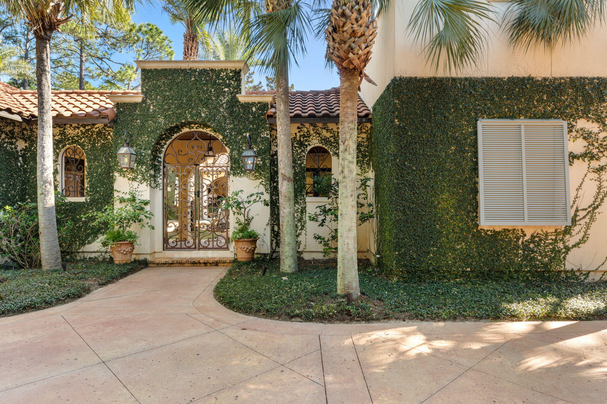 BAYTOWNE AVE EAST - Residential