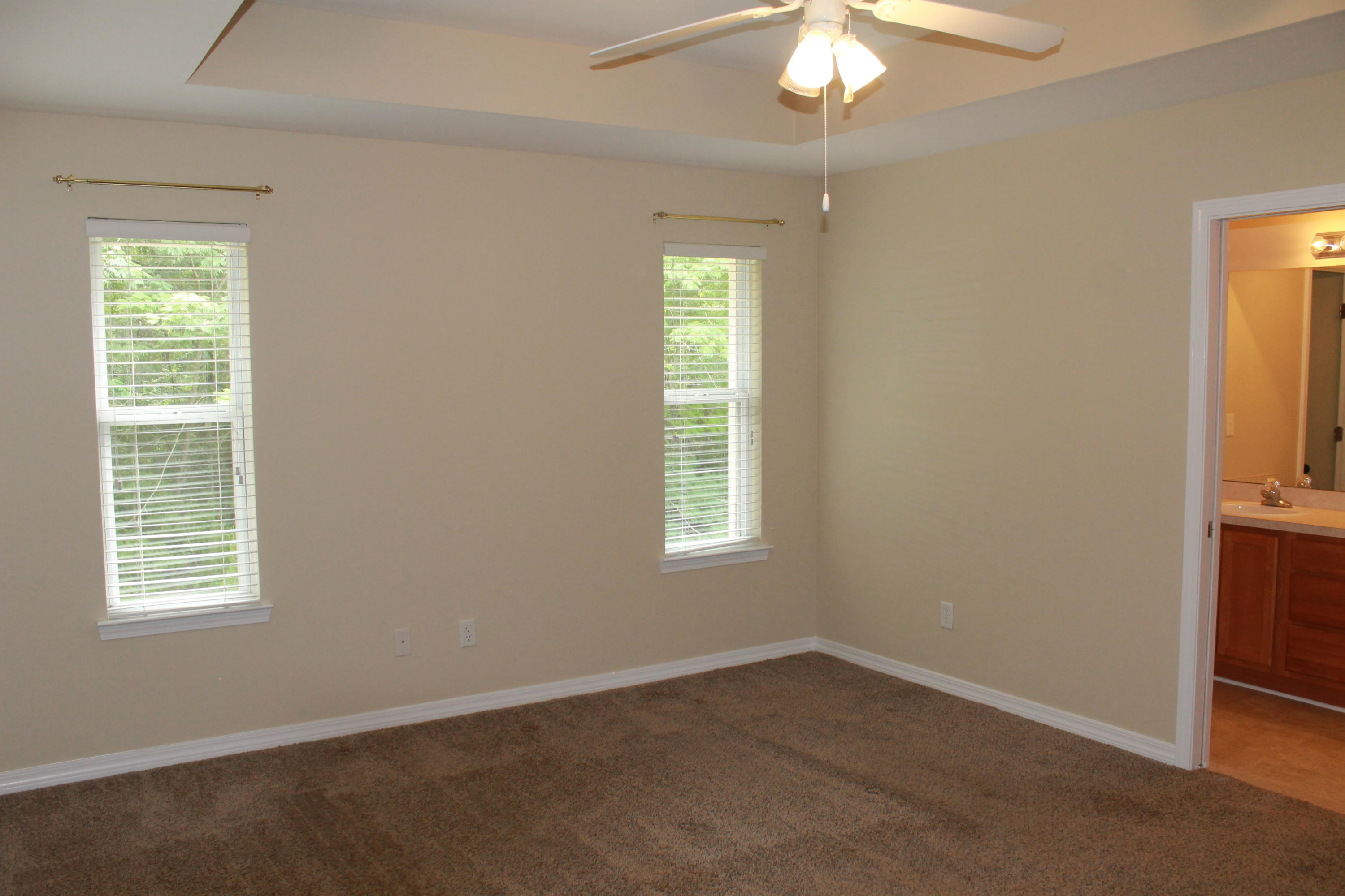 VALPARAISO PINECREST 4 - Residential Lease