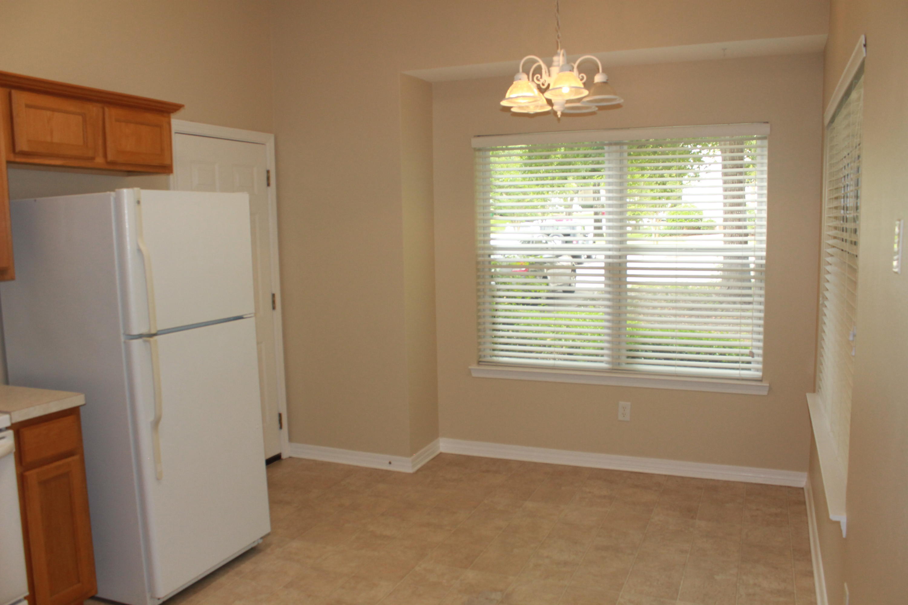 VALPARAISO PINECREST 4 - Residential Lease