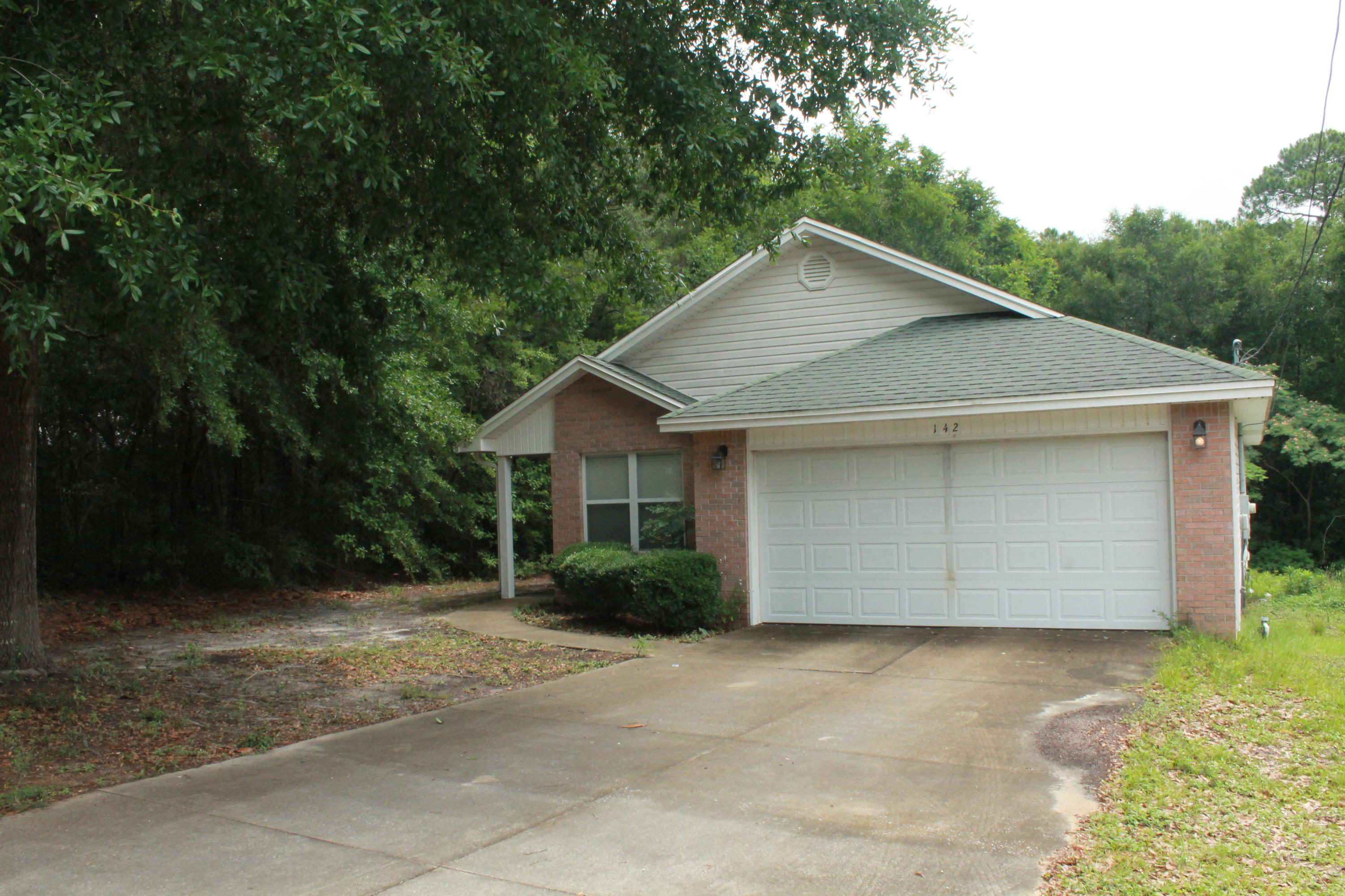 VALPARAISO PINECREST 4 - Residential Lease