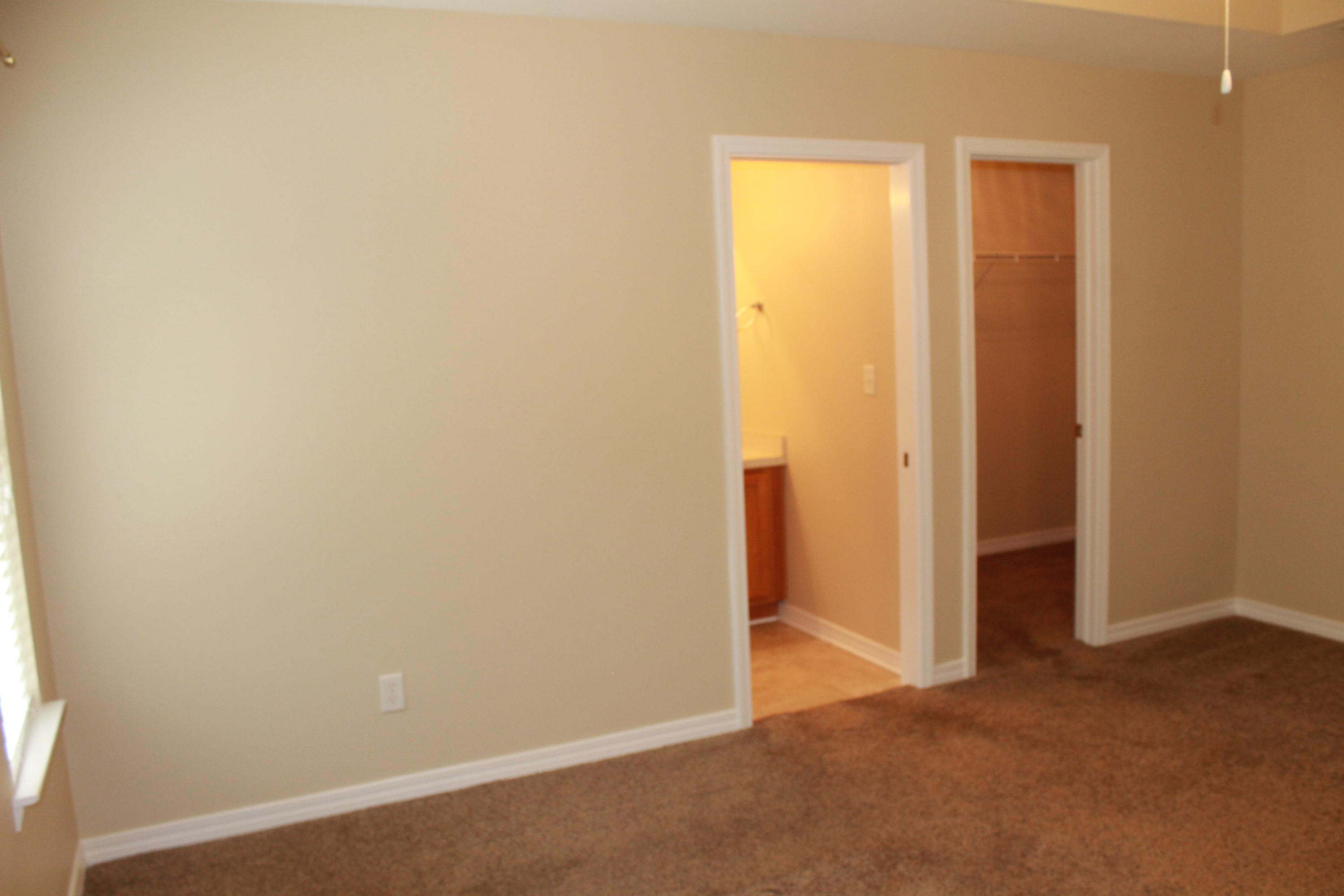 VALPARAISO PINECREST 4 - Residential Lease