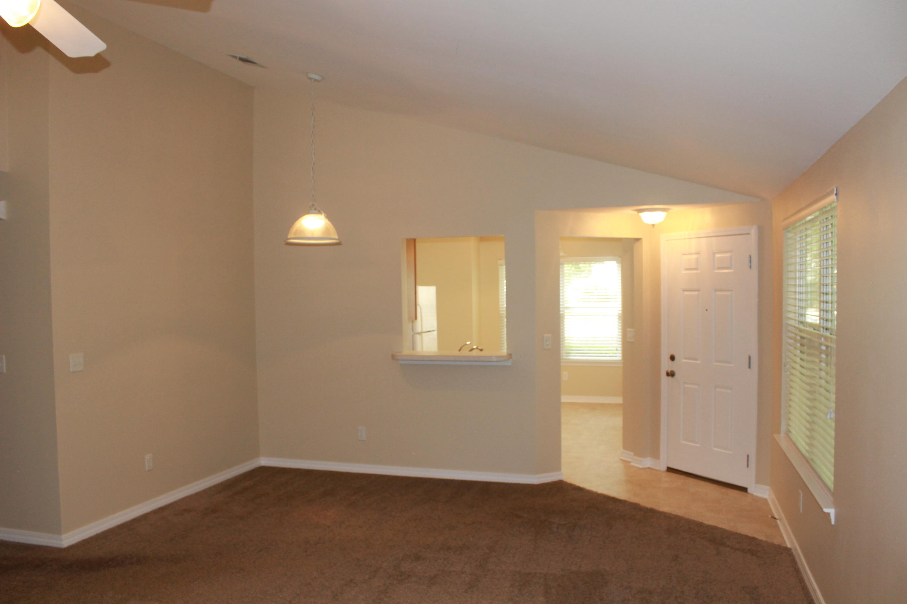 VALPARAISO PINECREST 4 - Residential Lease