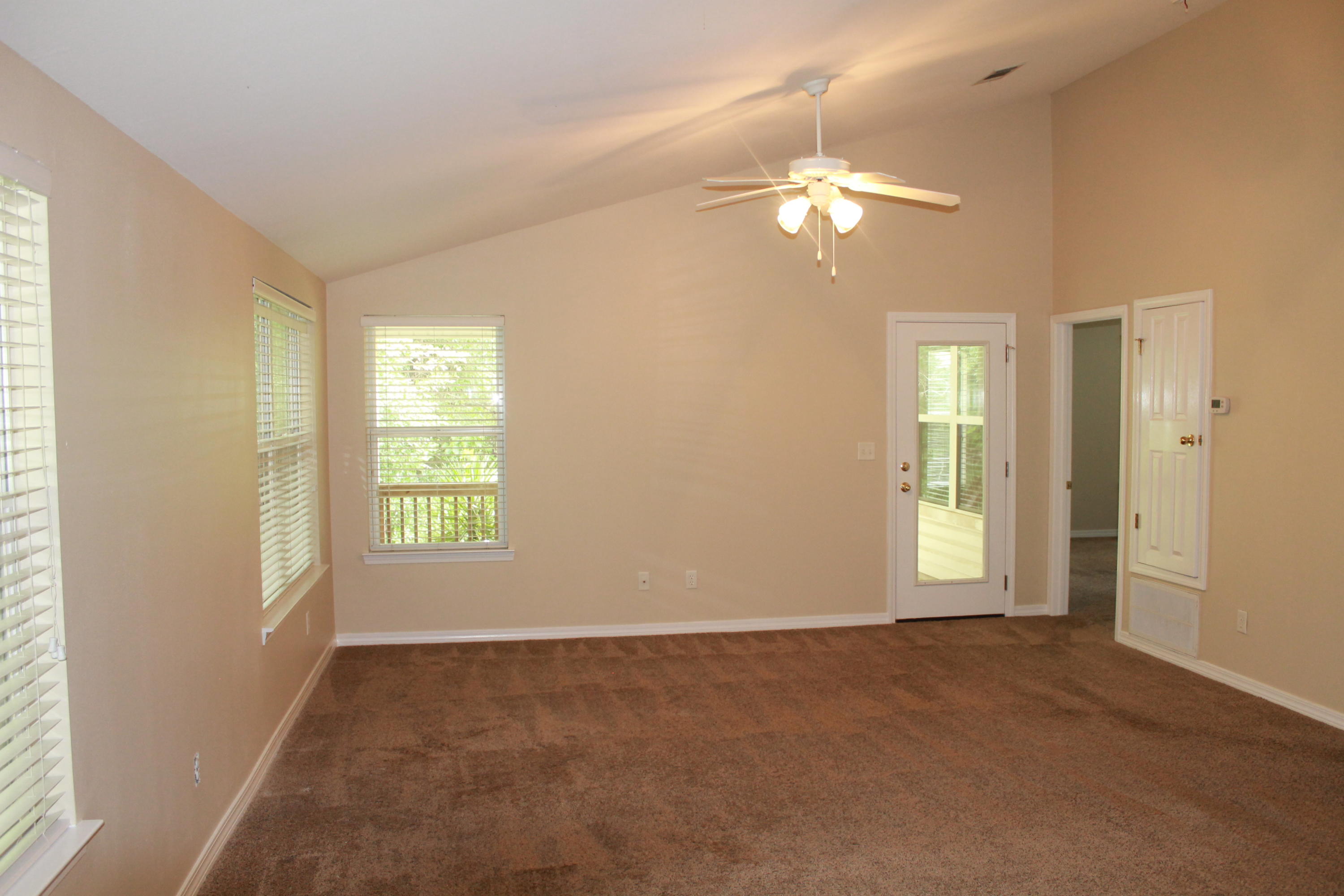 VALPARAISO PINECREST 4 - Residential Lease