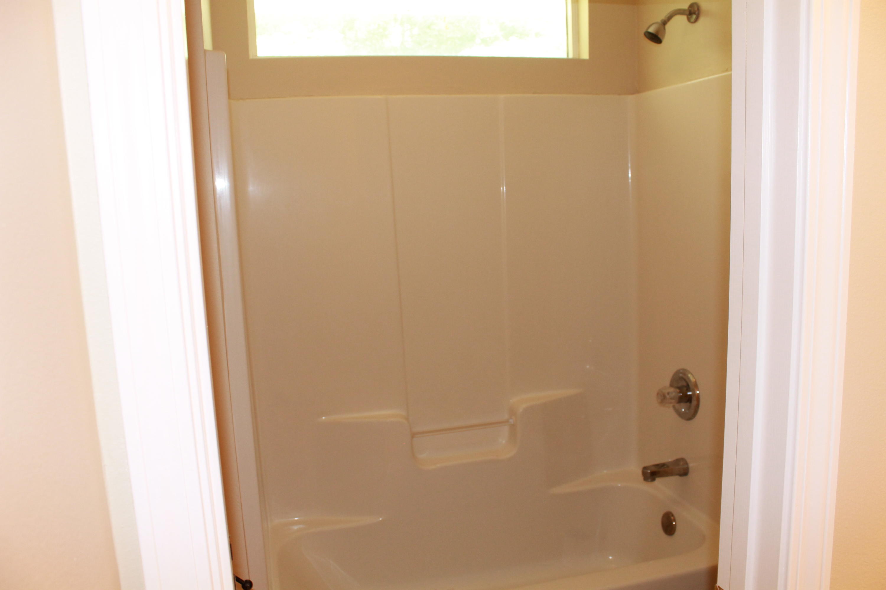 VALPARAISO PINECREST 4 - Residential Lease