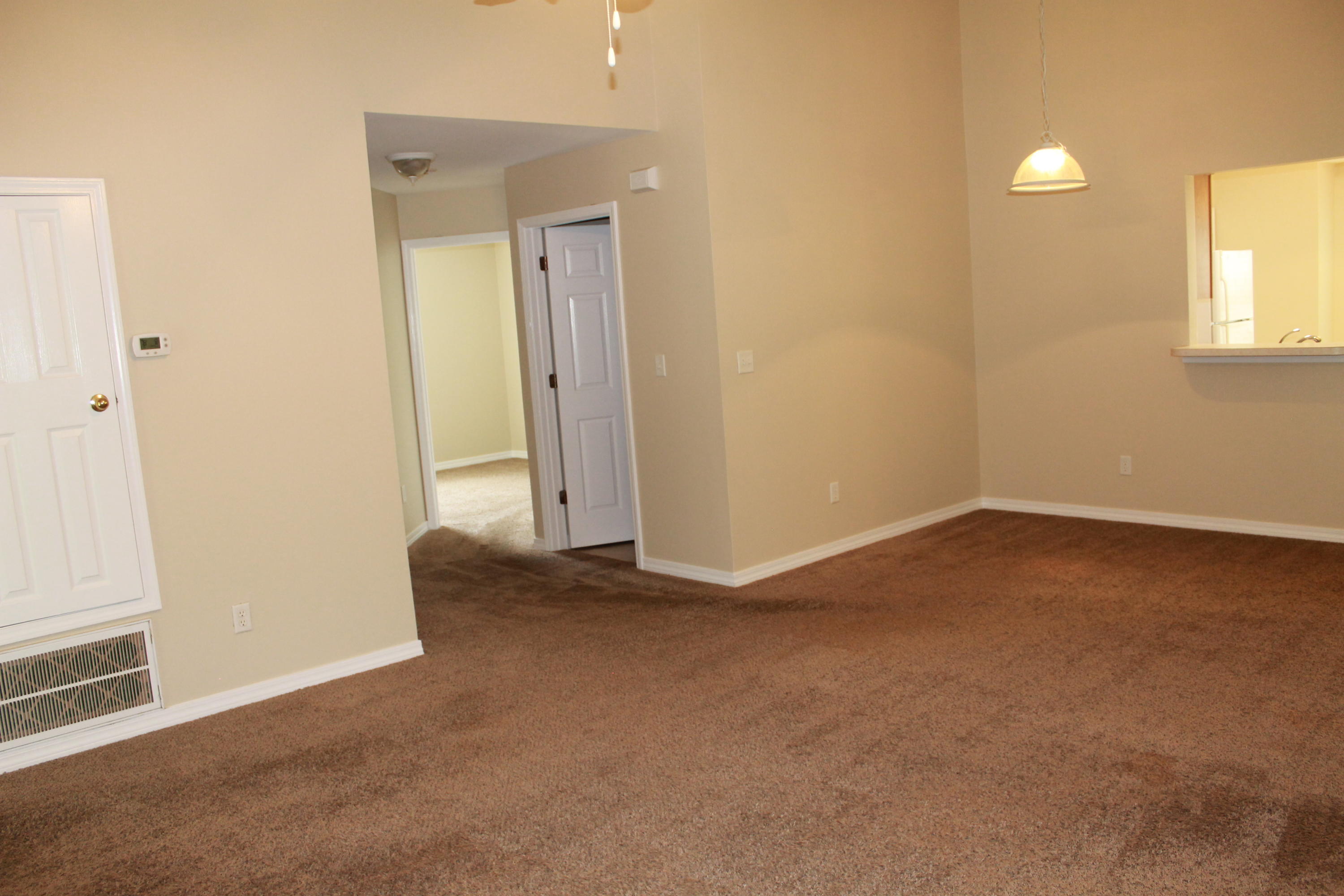 VALPARAISO PINECREST 4 - Residential Lease