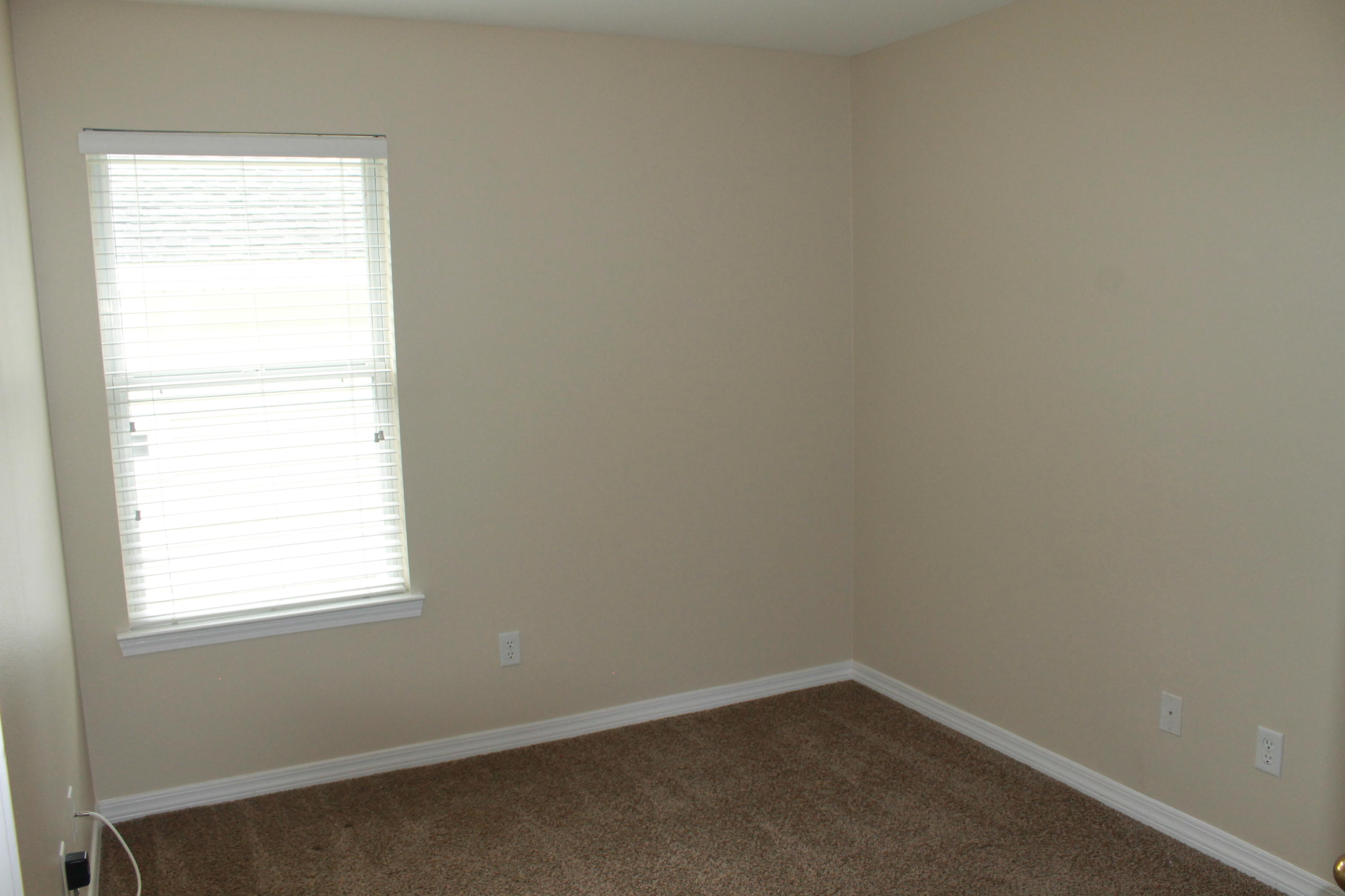 VALPARAISO PINECREST 4 - Residential Lease