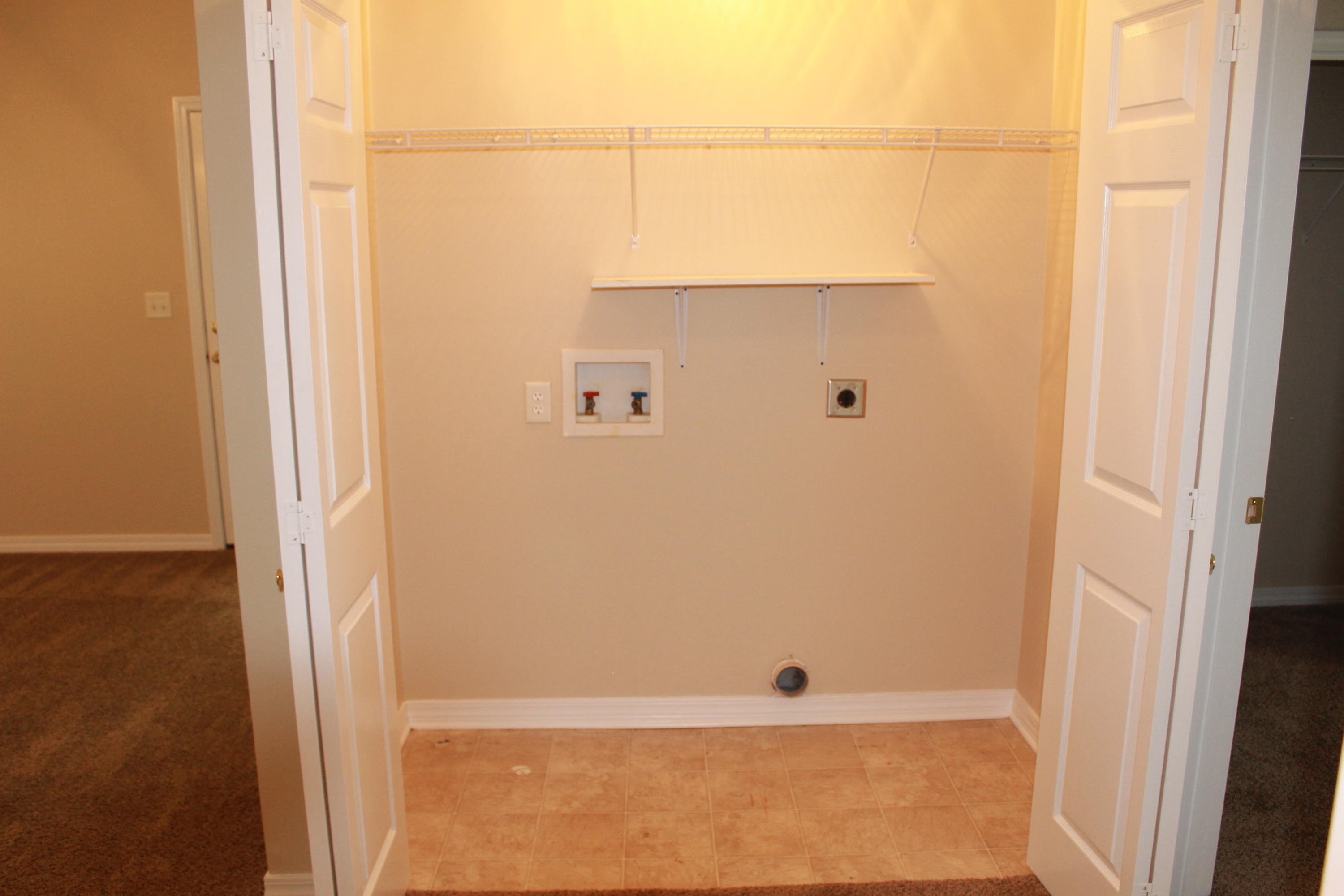 VALPARAISO PINECREST 4 - Residential Lease