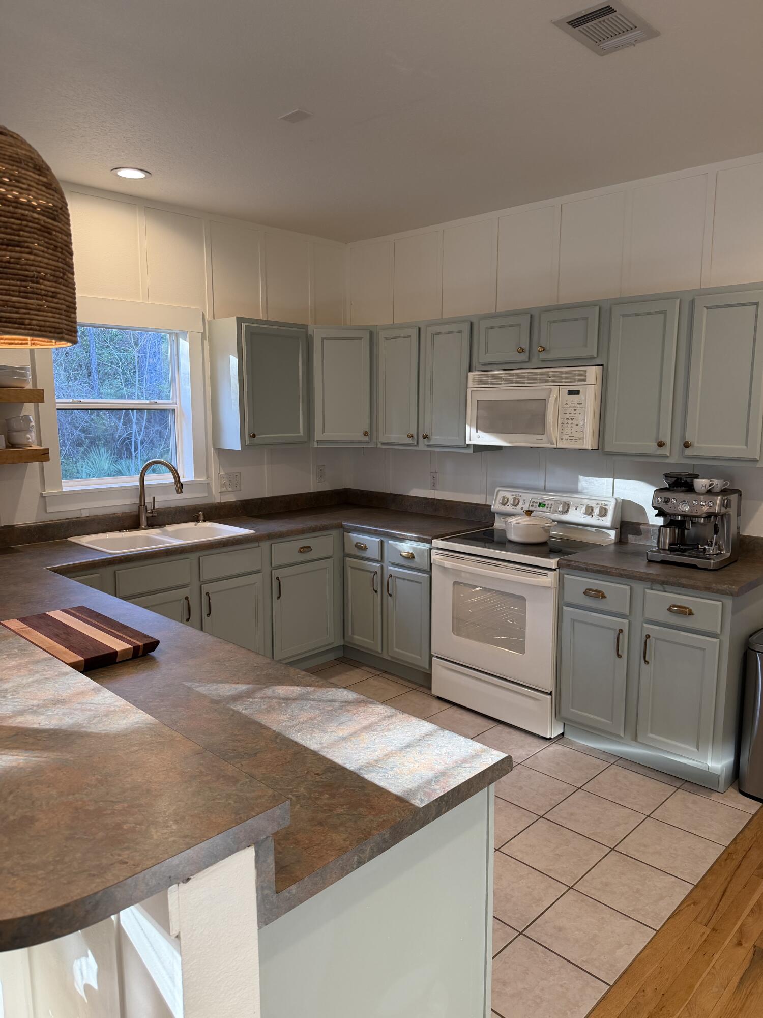 MAGNOLIA BEACH - Residential