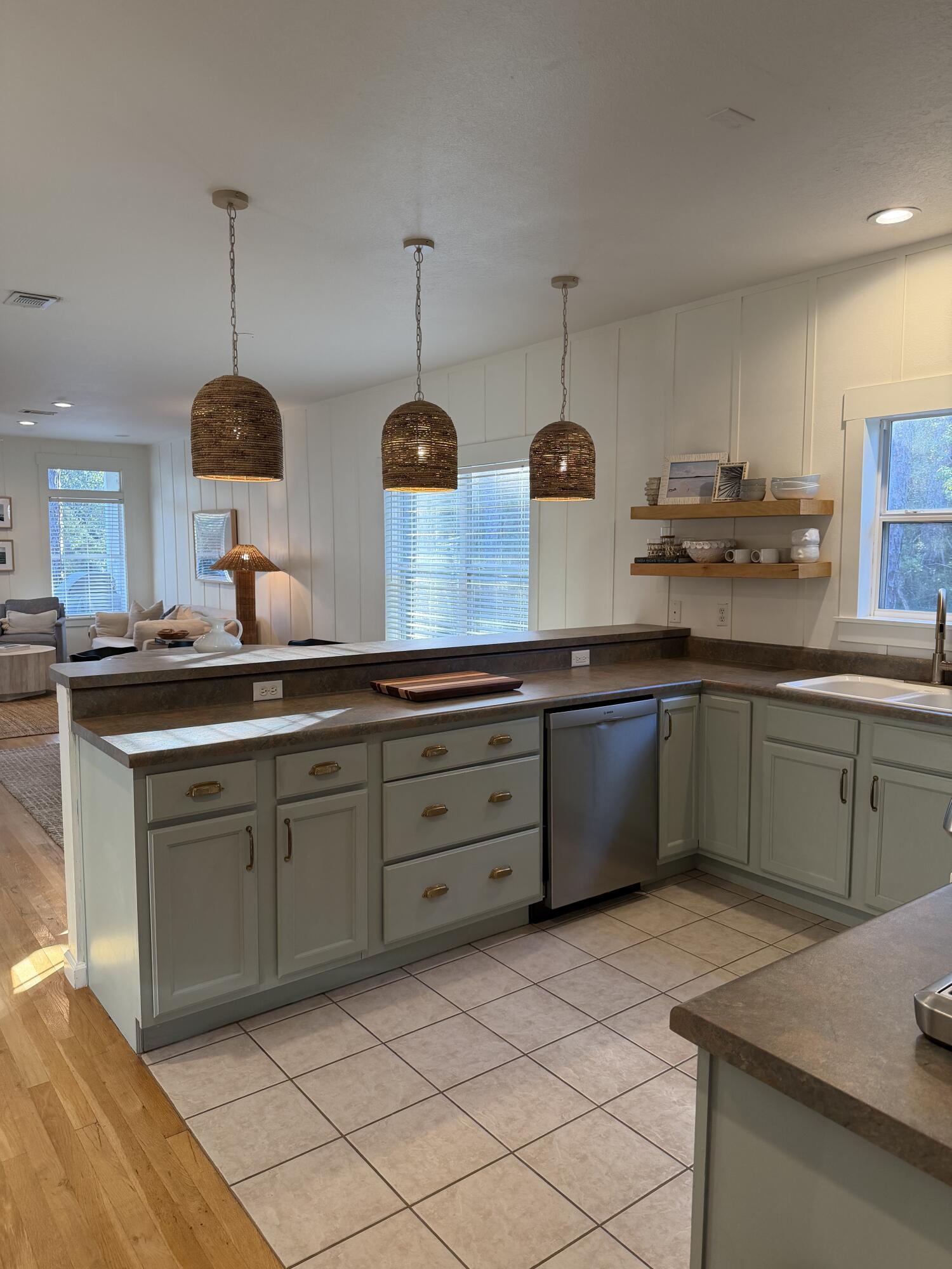 MAGNOLIA BEACH - Residential