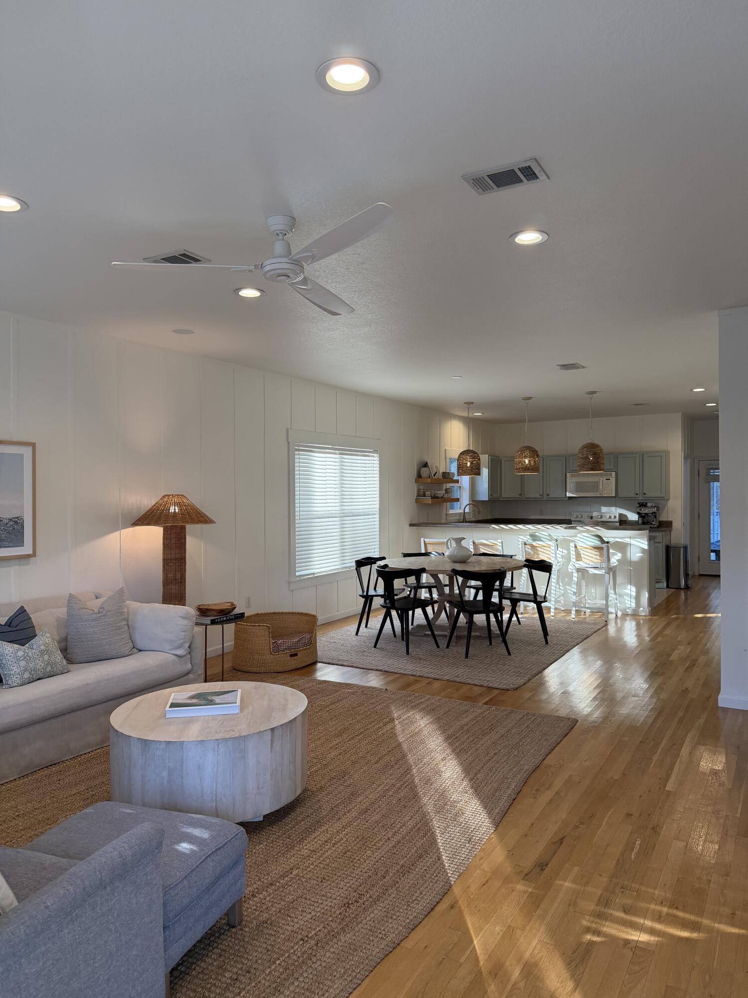 MAGNOLIA BEACH - Residential