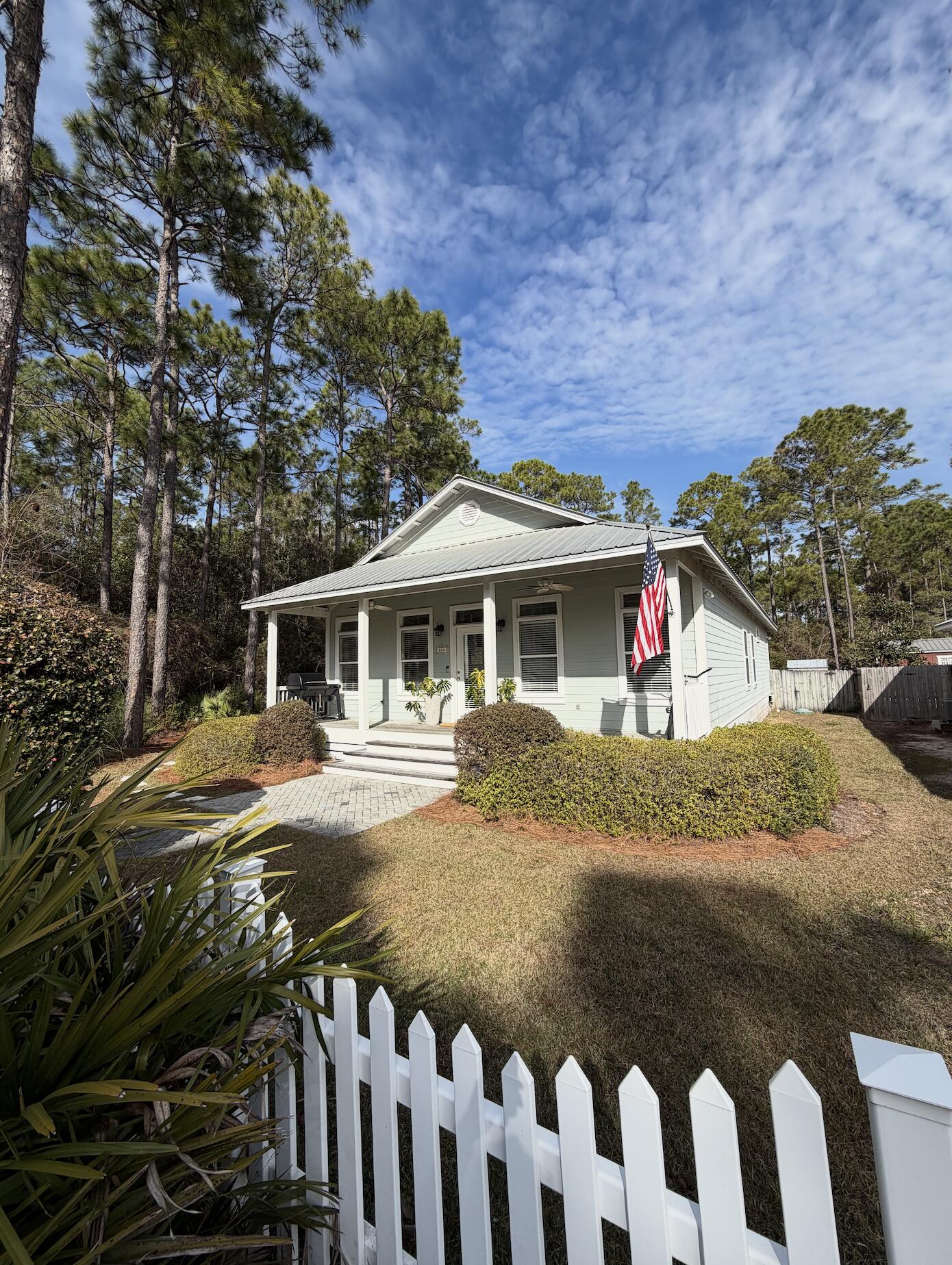 MAGNOLIA BEACH - Residential
