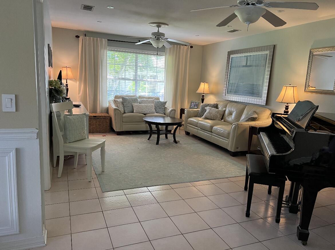 HIDDEN LAKES - Residential