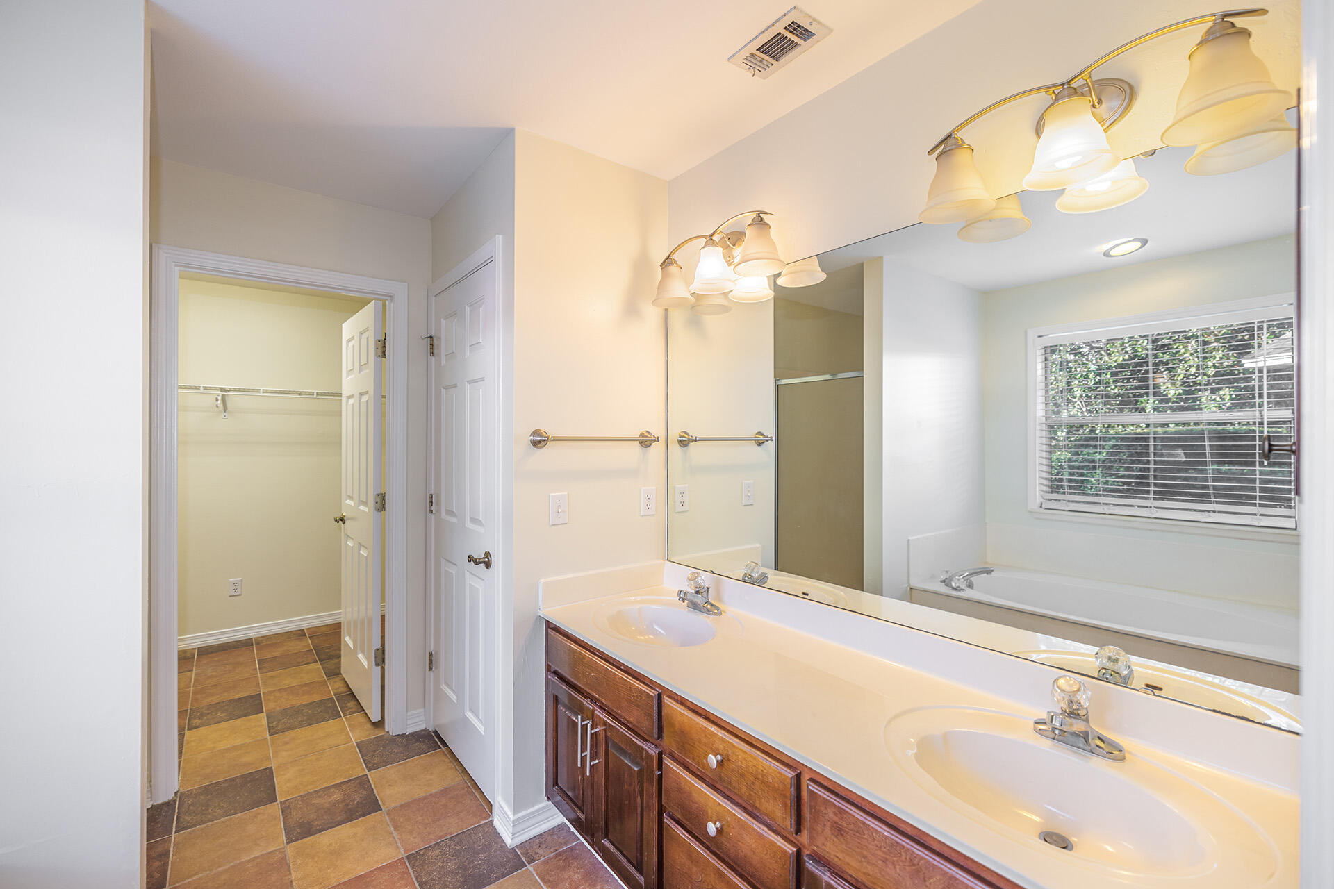 HIDDEN LAKES - Residential