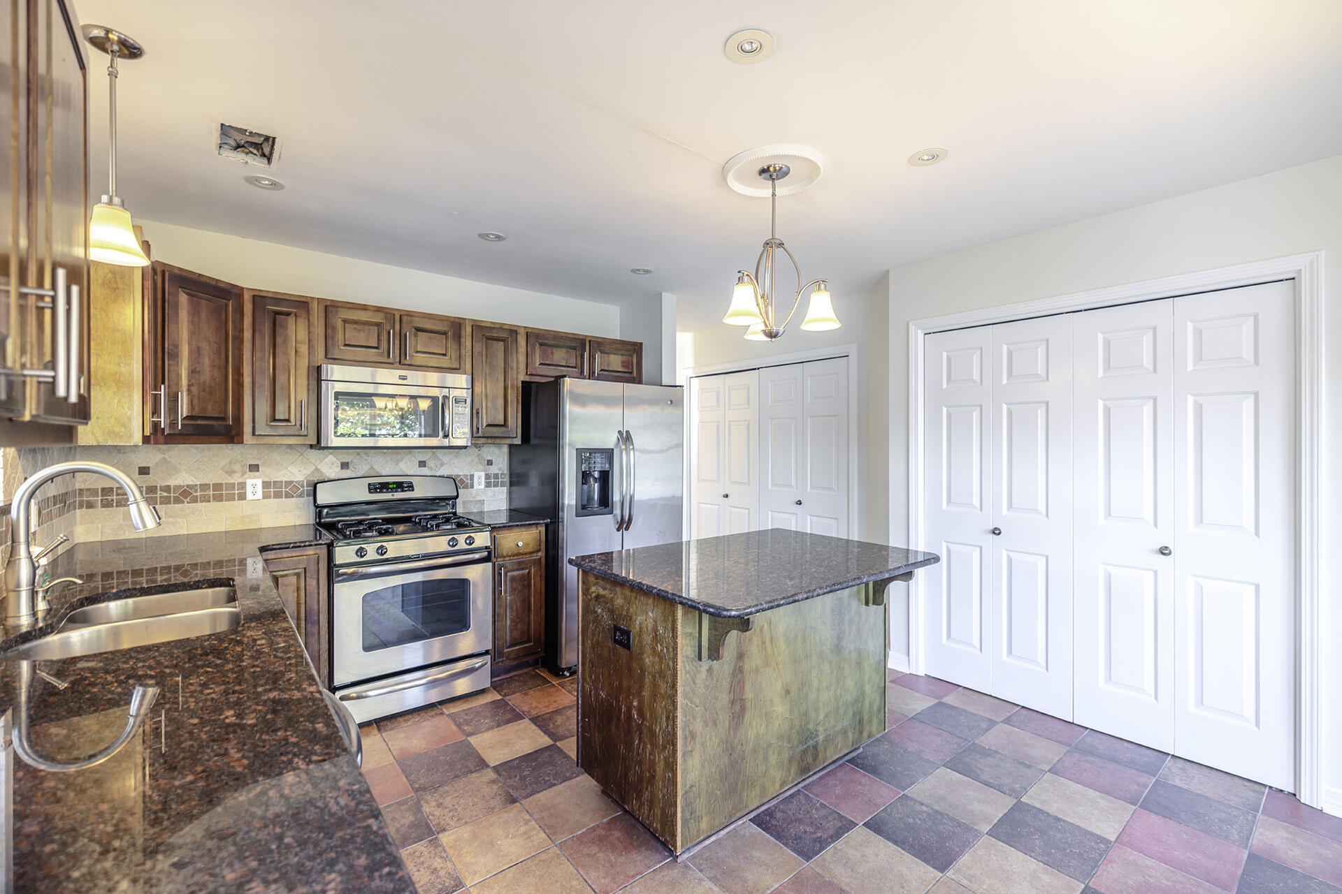 HIDDEN LAKES - Residential