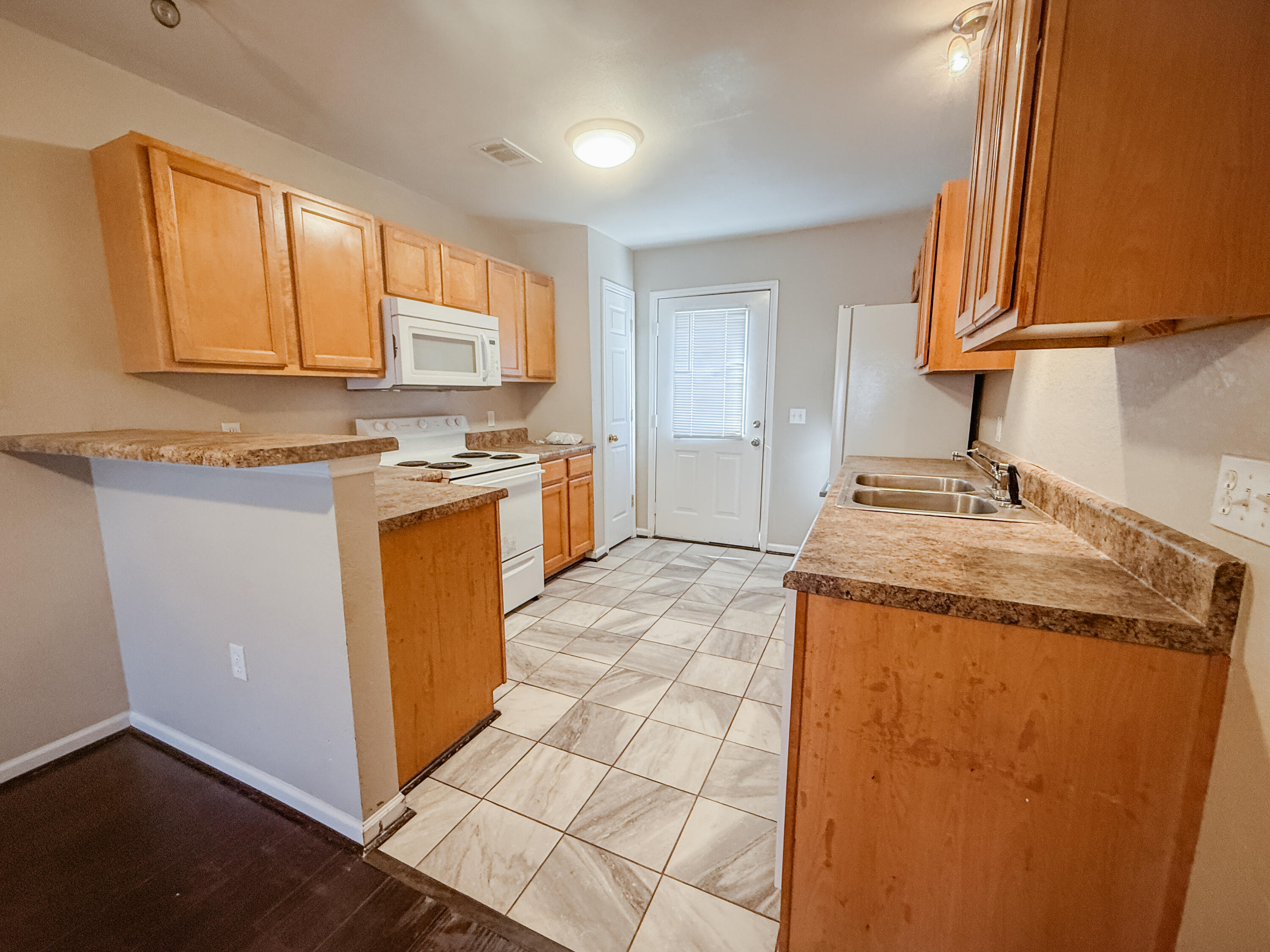 QUAIL LAKE - Residential Lease