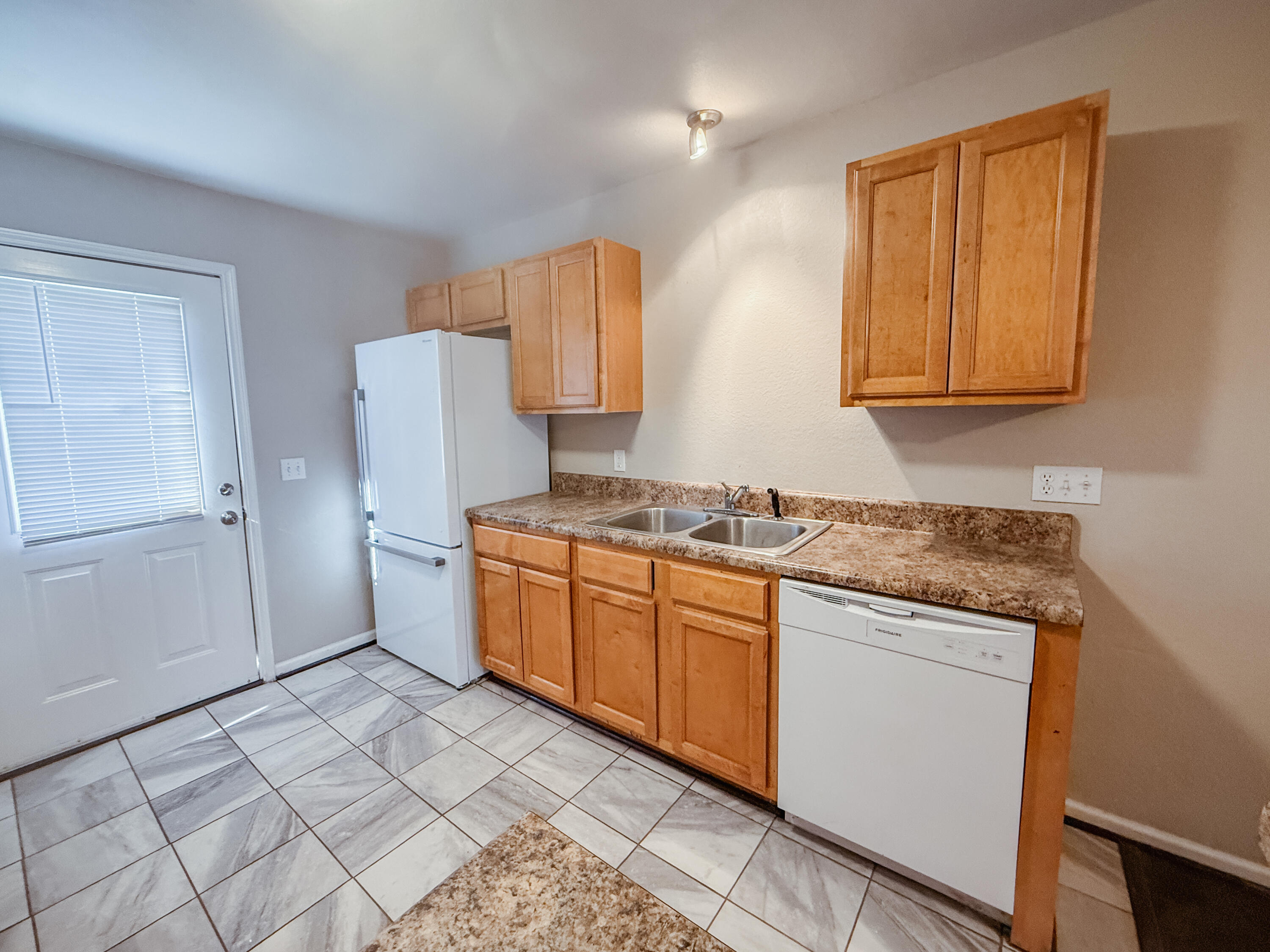 QUAIL LAKE - Residential Lease