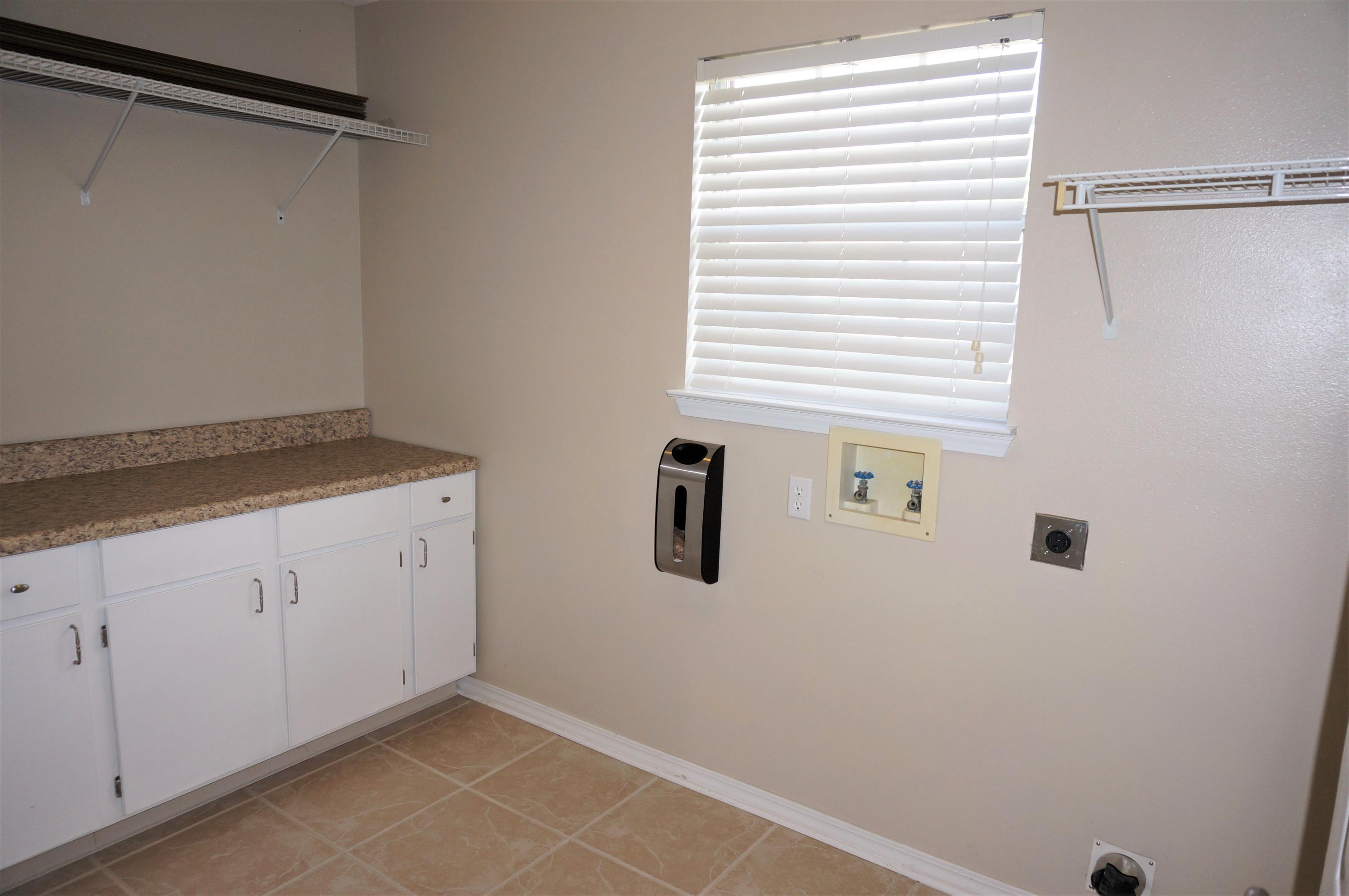 COUNTRYVIEW ESTATES 9TH ADDN - Residential