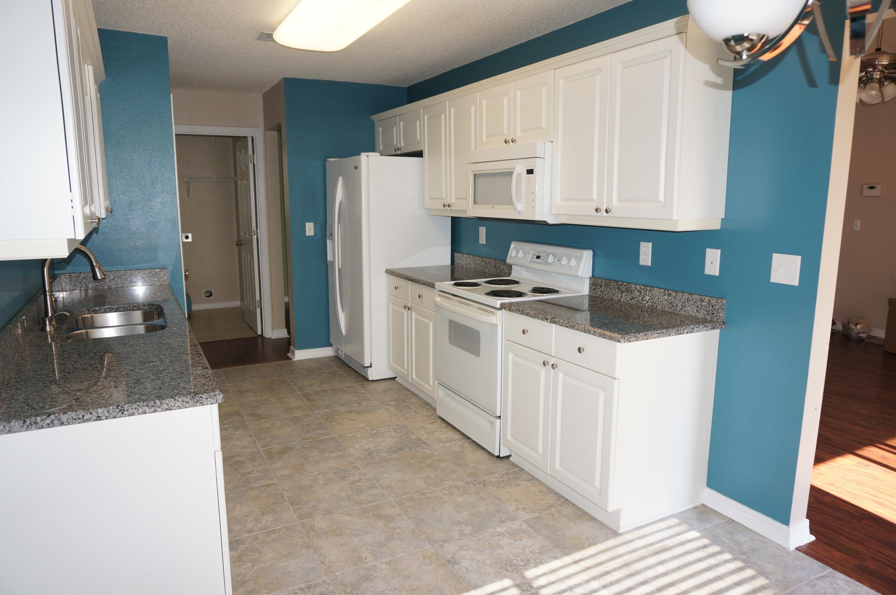 COUNTRYVIEW ESTATES 9TH ADDN - Residential