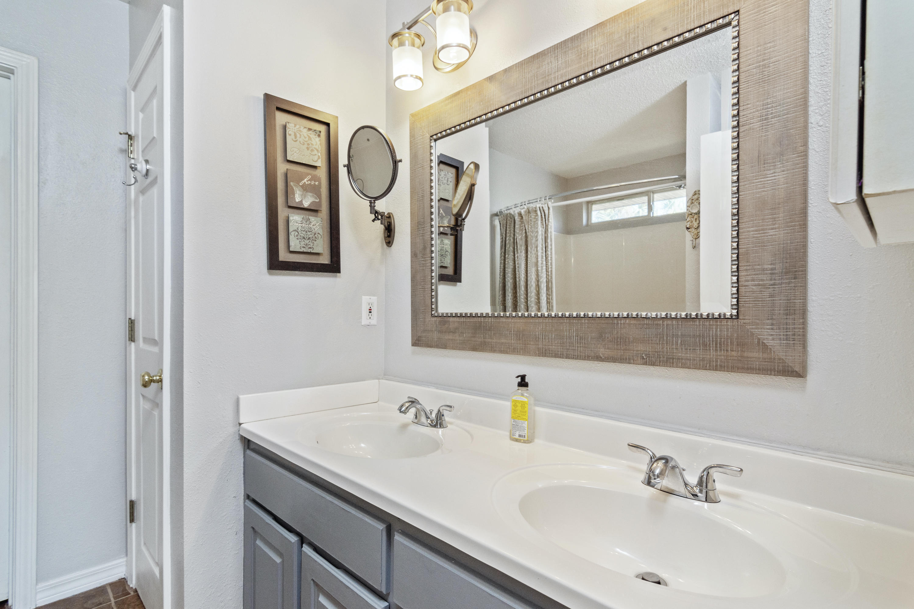 ASHBERRY WOODS - Residential