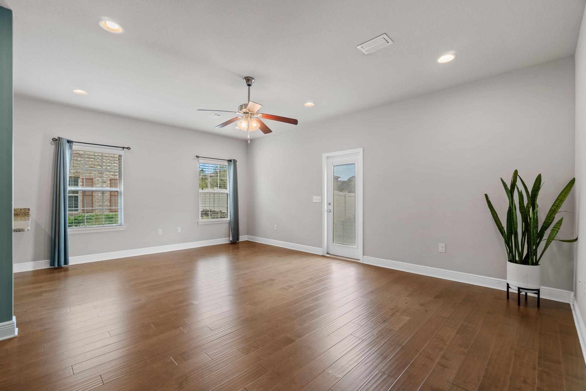 RESERVE POINTE - Residential