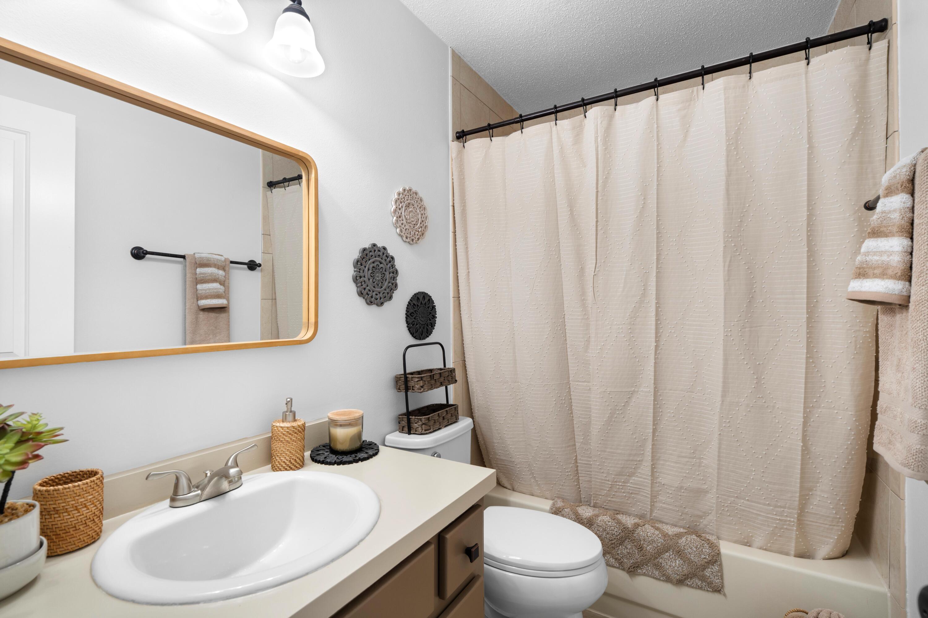 EMERALD GARDENS - Residential