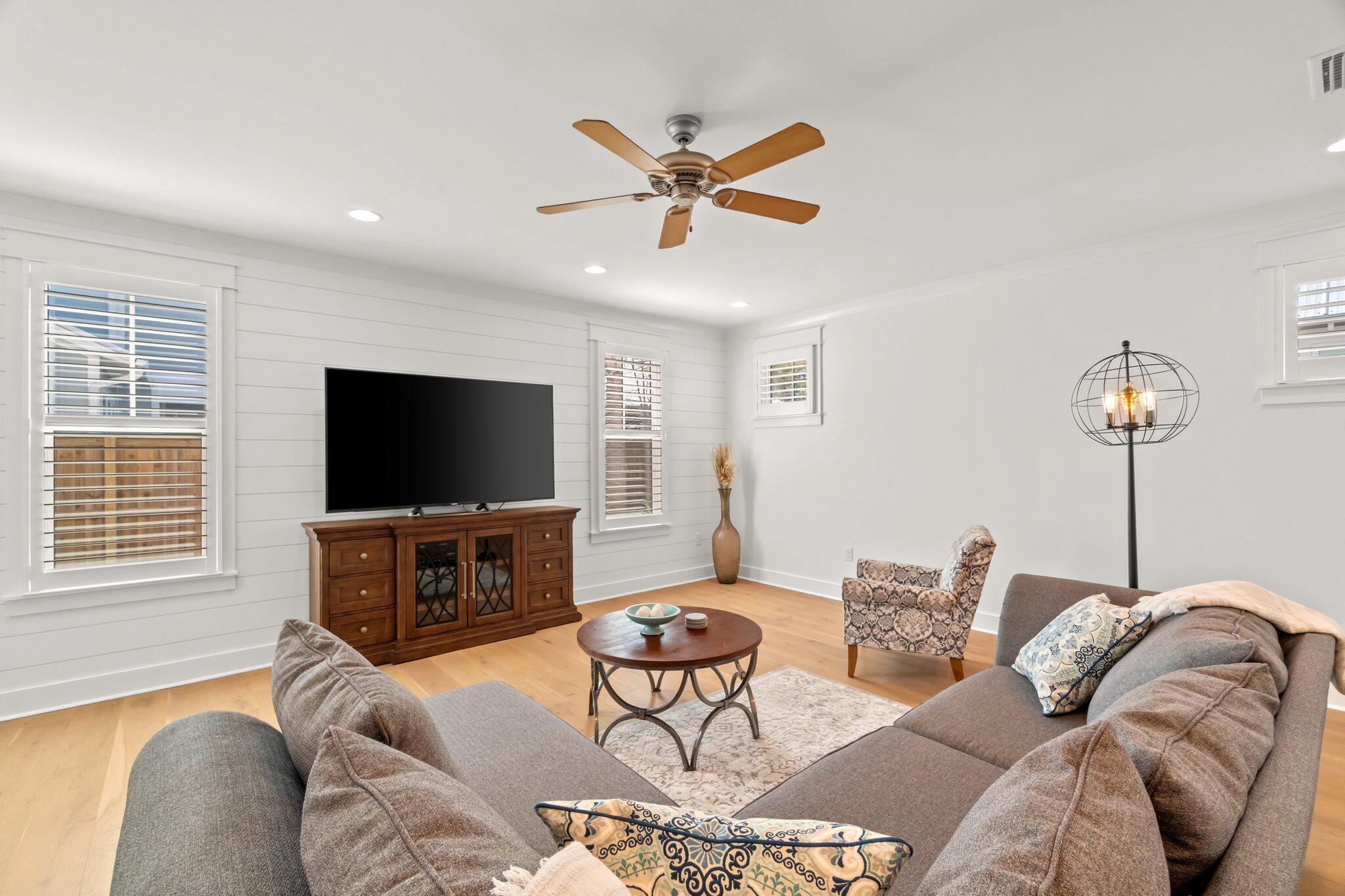 FRANGISTA BEACH 2ND ADDN - Residential