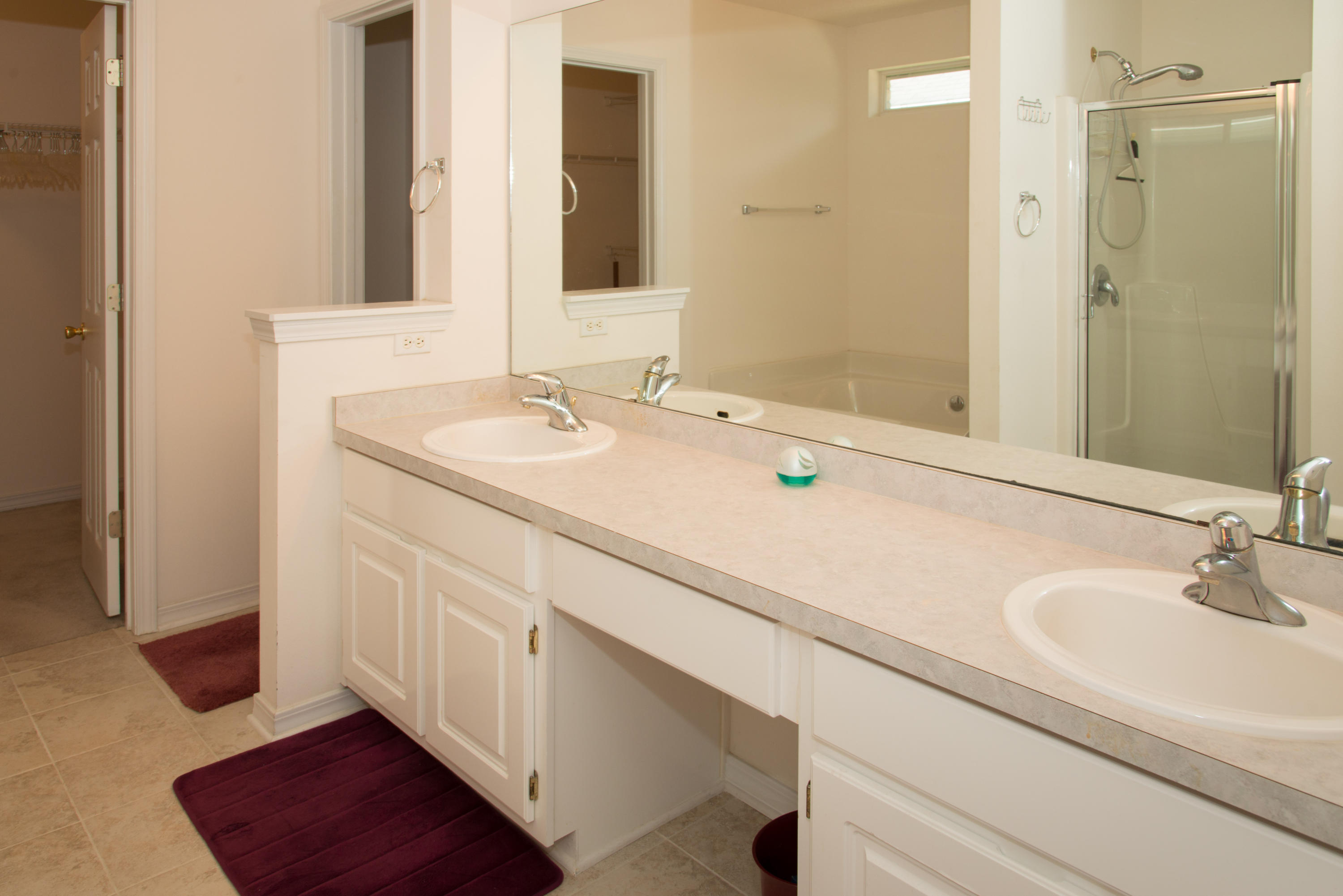 EMERALD VILLAGE S/D - Residential Lease