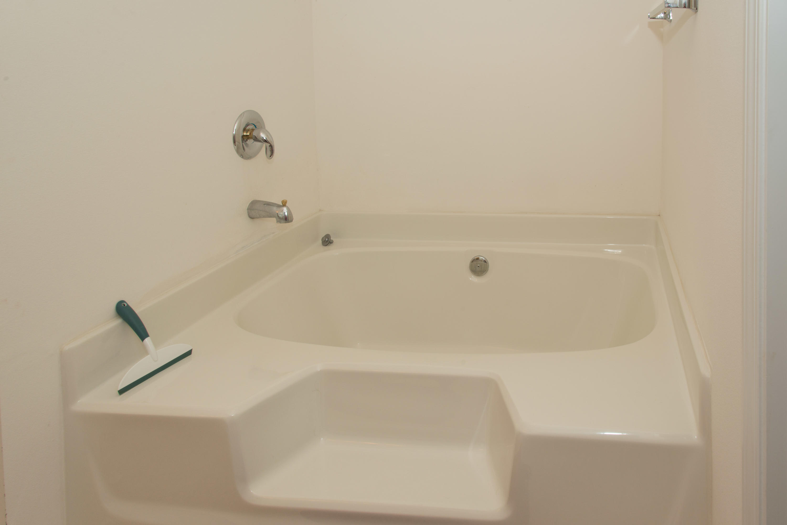 EMERALD VILLAGE S/D - Residential Lease