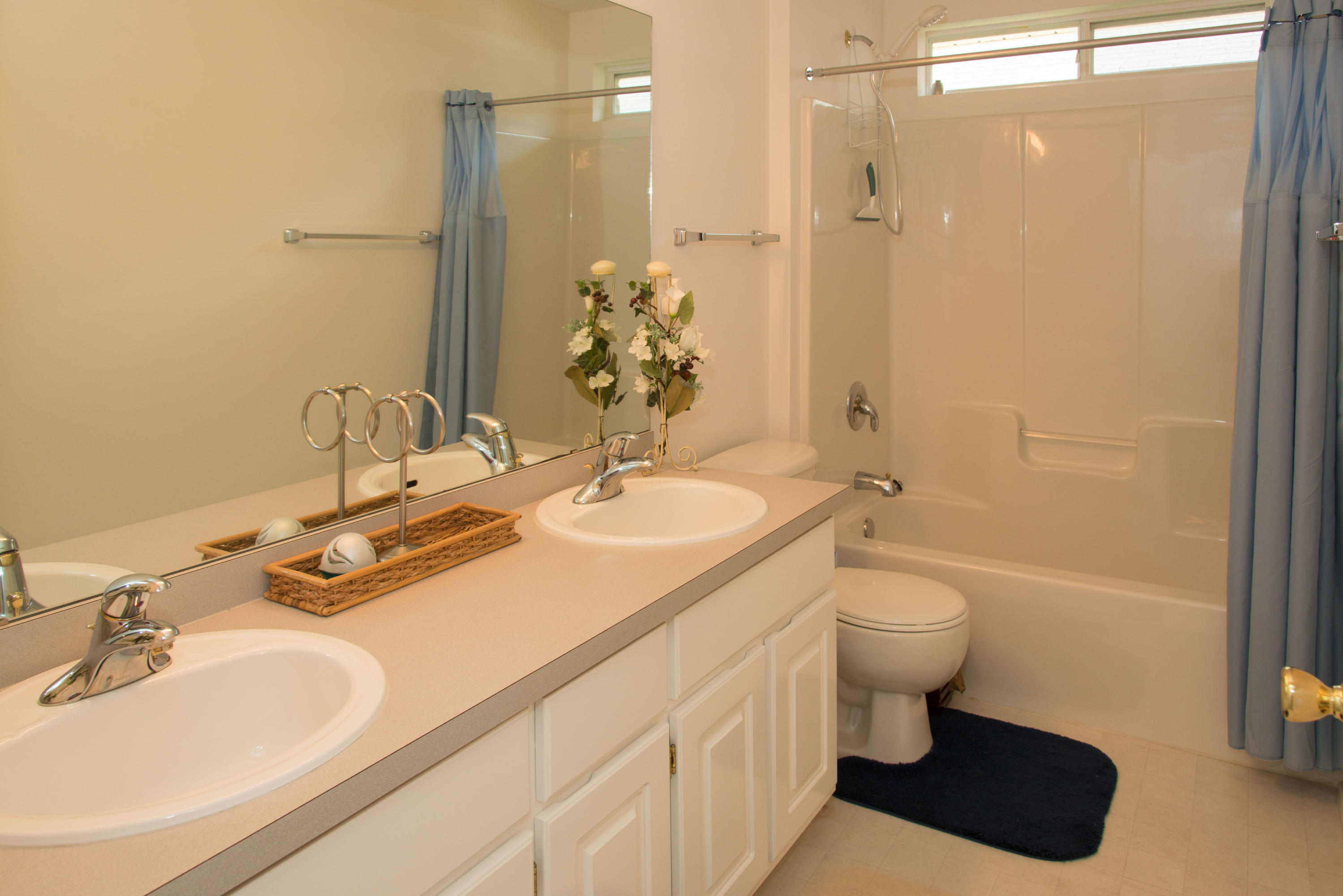 EMERALD VILLAGE S/D - Residential Lease