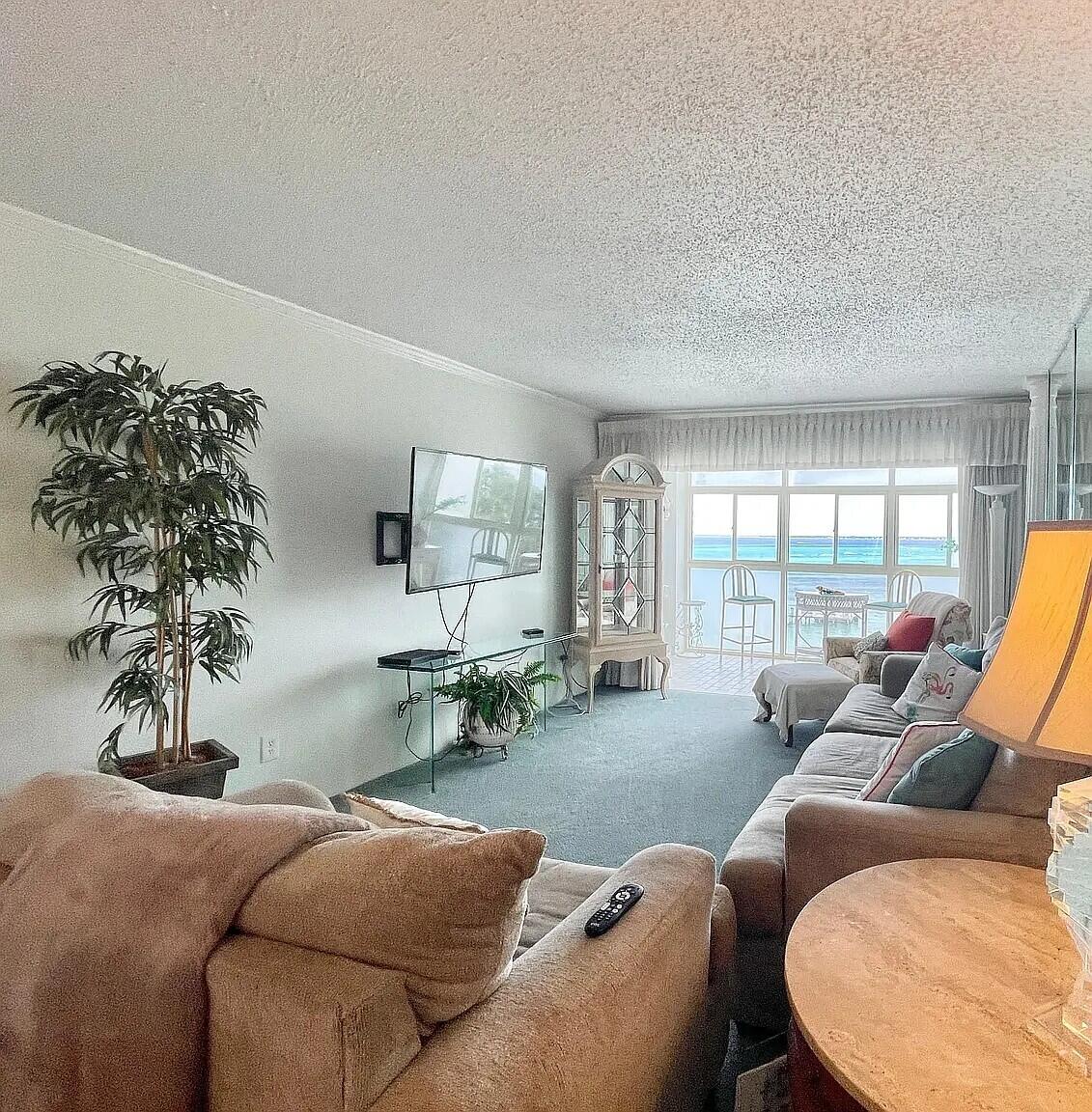 VALENCIA CONDO - Residential Lease