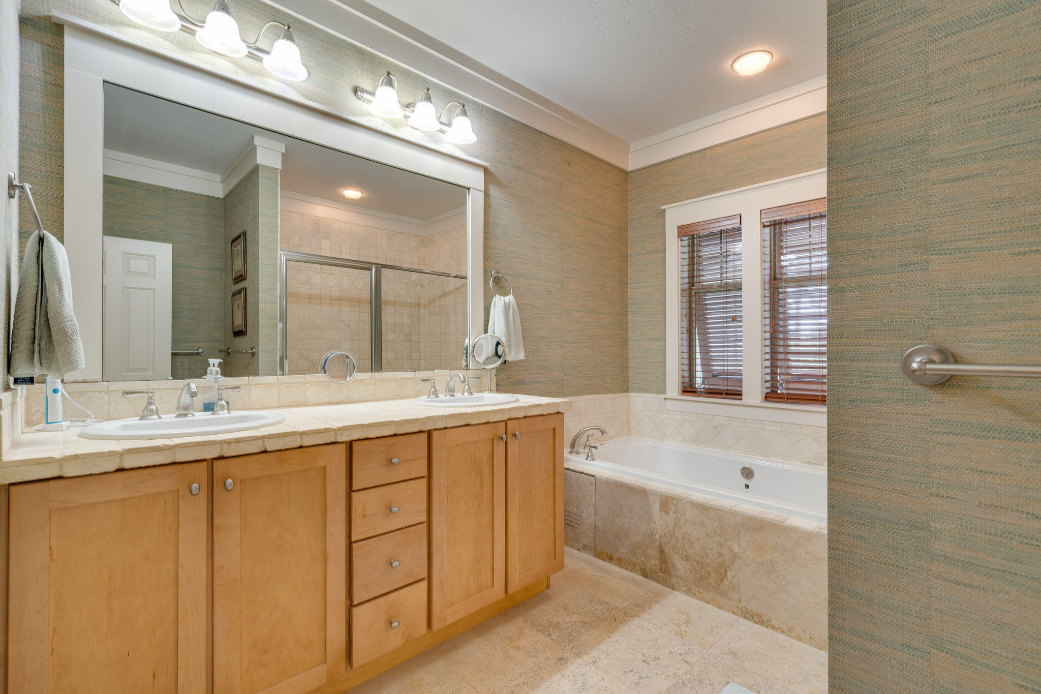 MAGNOLIA BAY - Residential