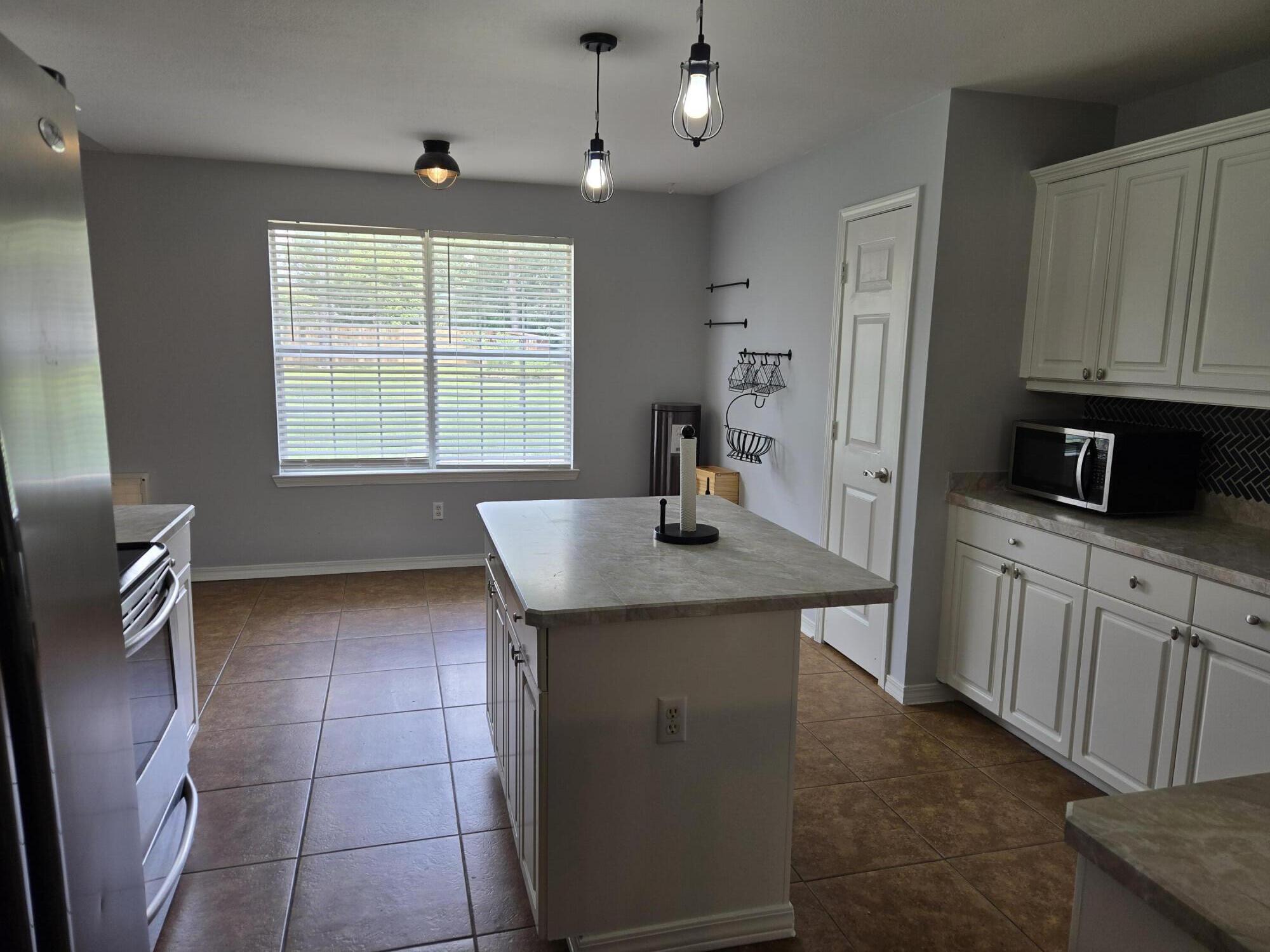 COUNTRYVIEW ESTATES 4TH ADDN PH 4 - Residential Lease