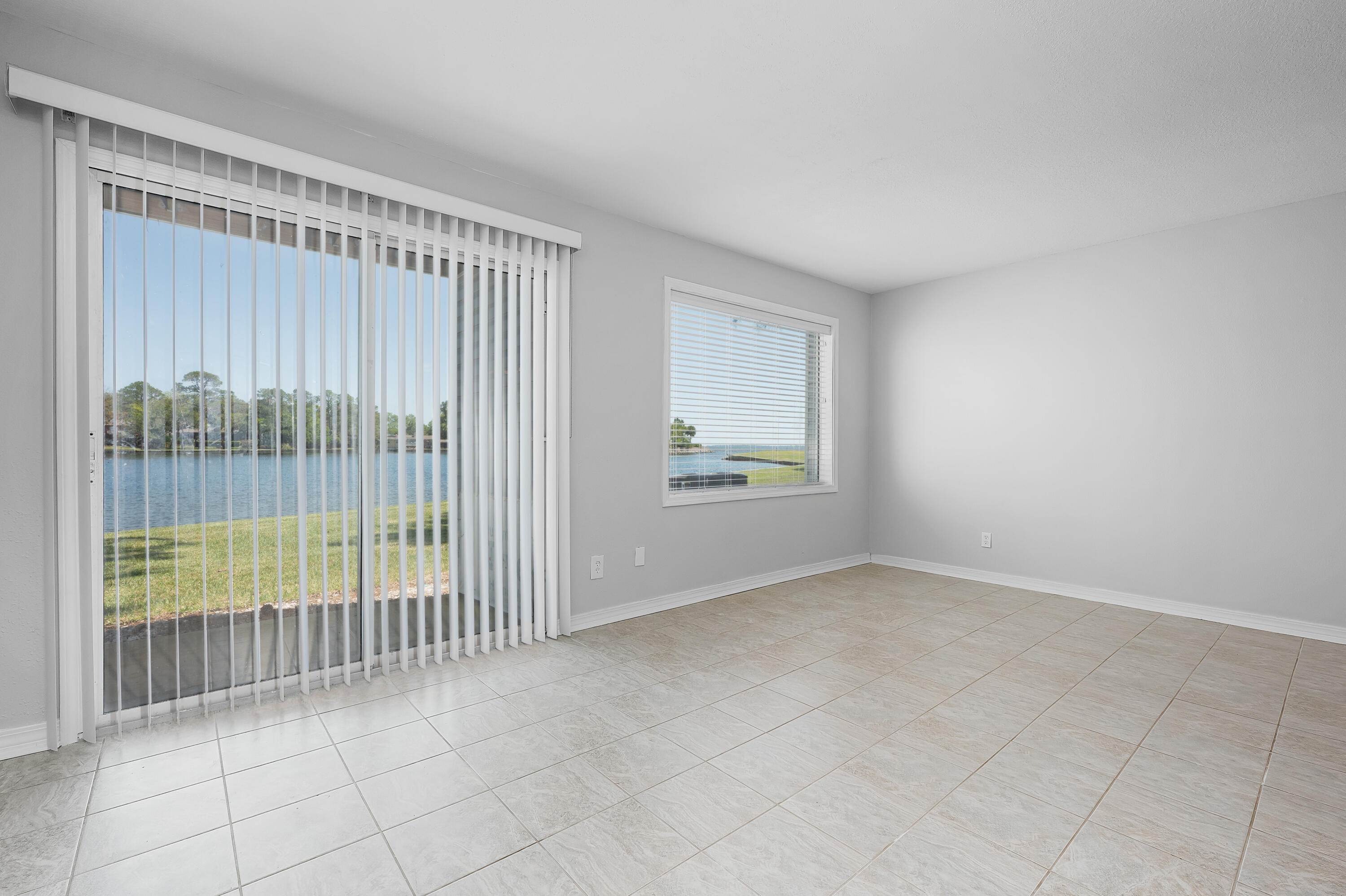 FINISTERRA CONDO - Residential