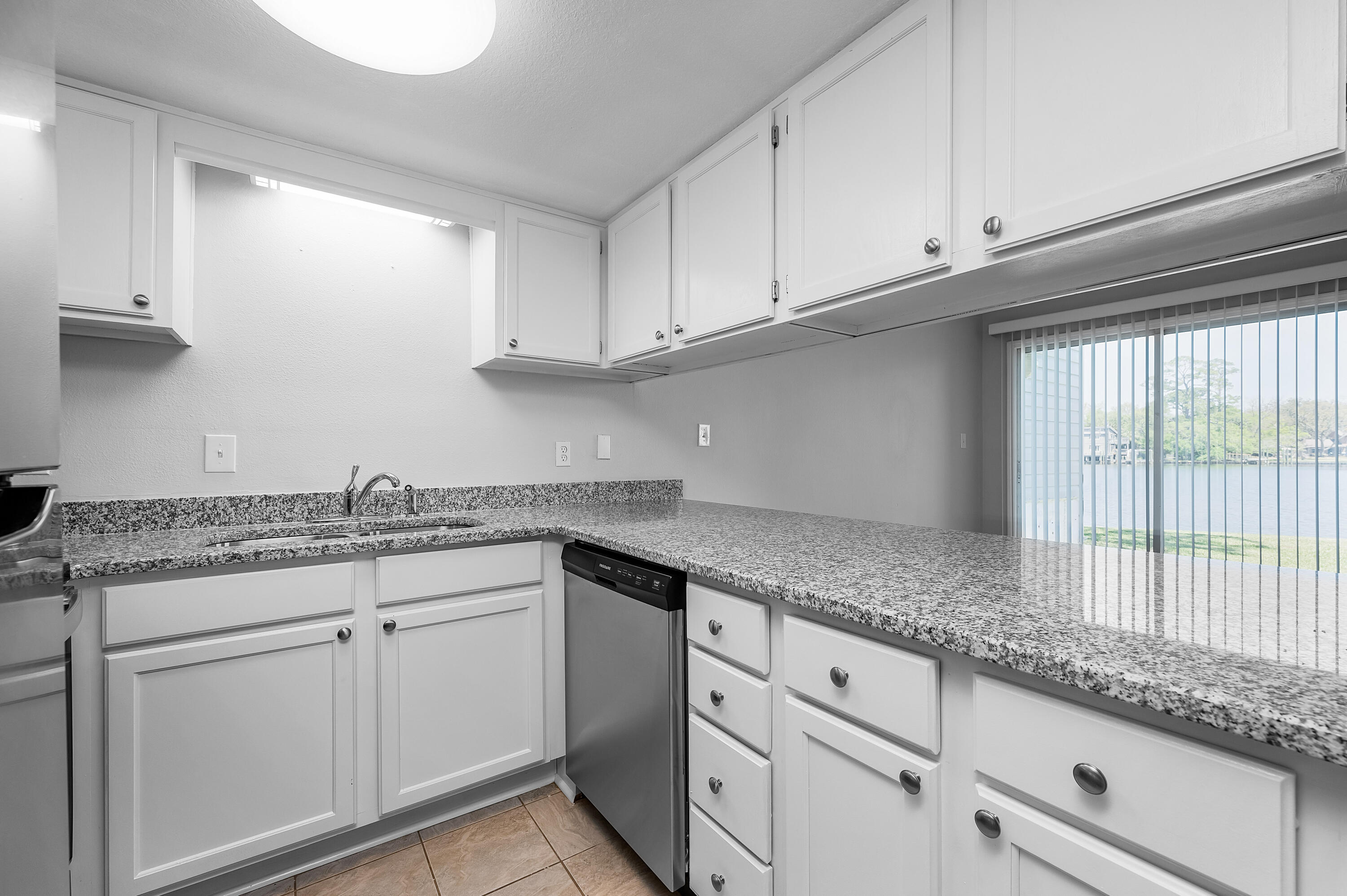 FINISTERRA CONDO - Residential