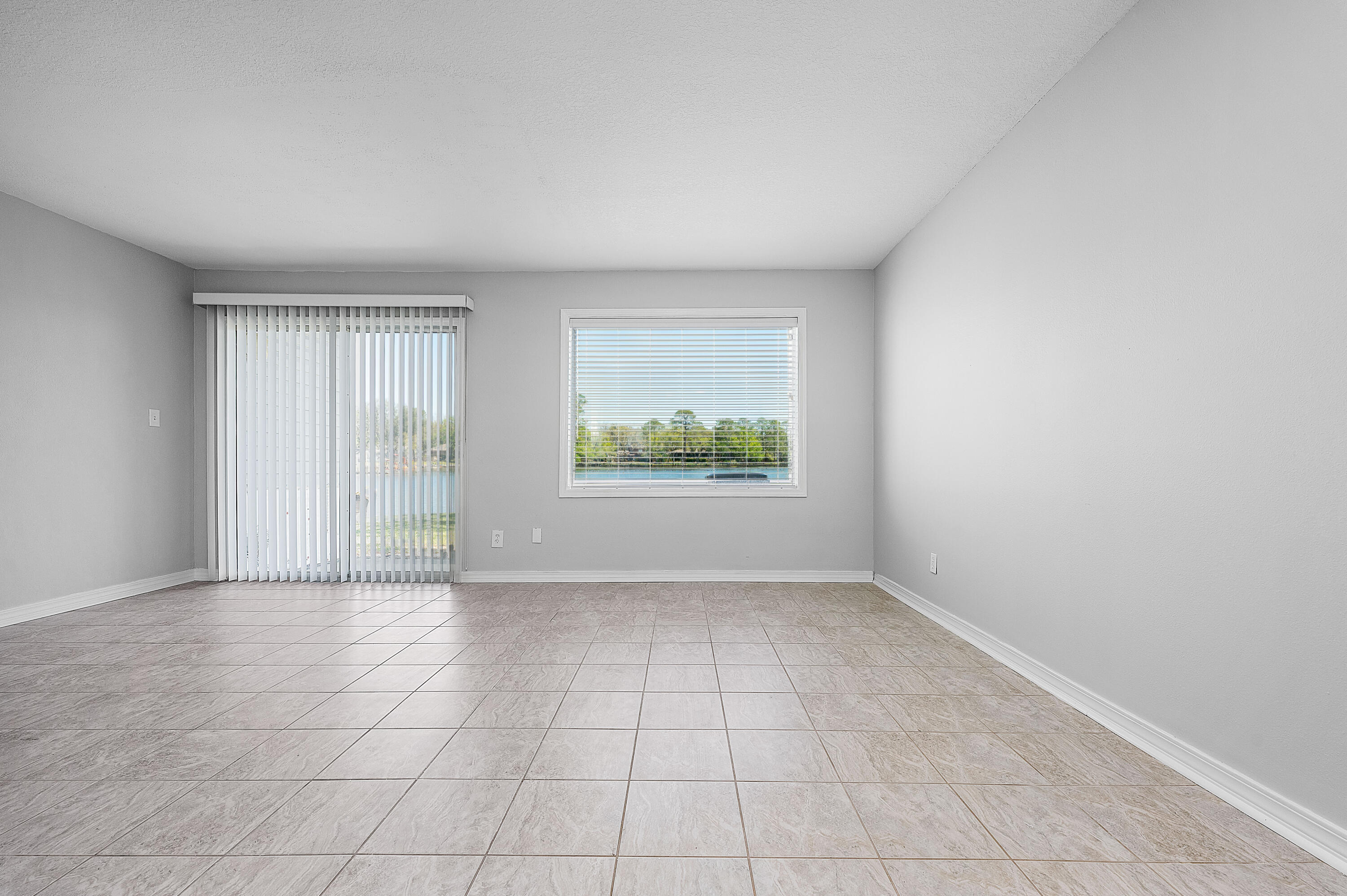 FINISTERRA CONDO - Residential