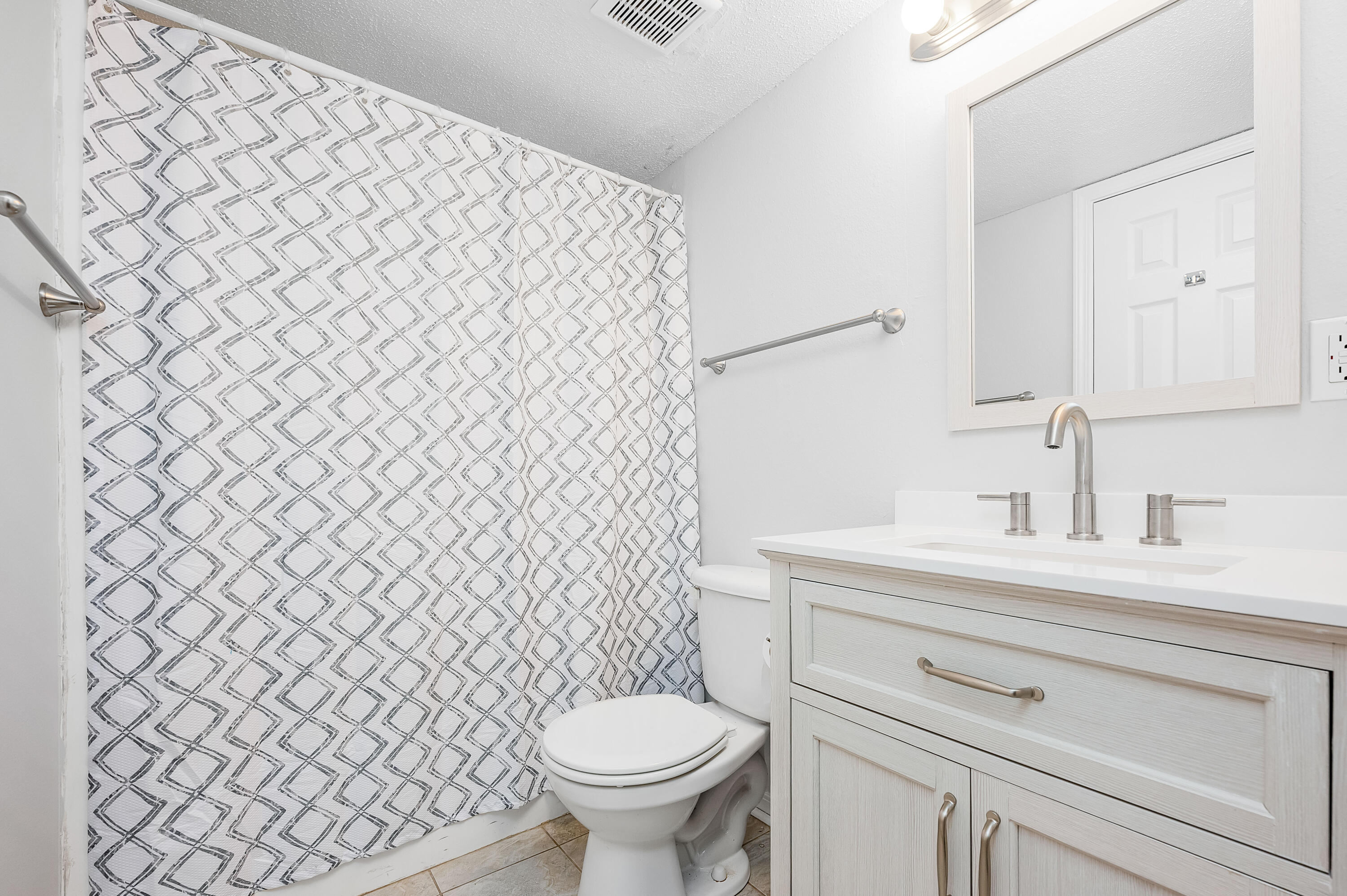 FINISTERRA CONDO - Residential