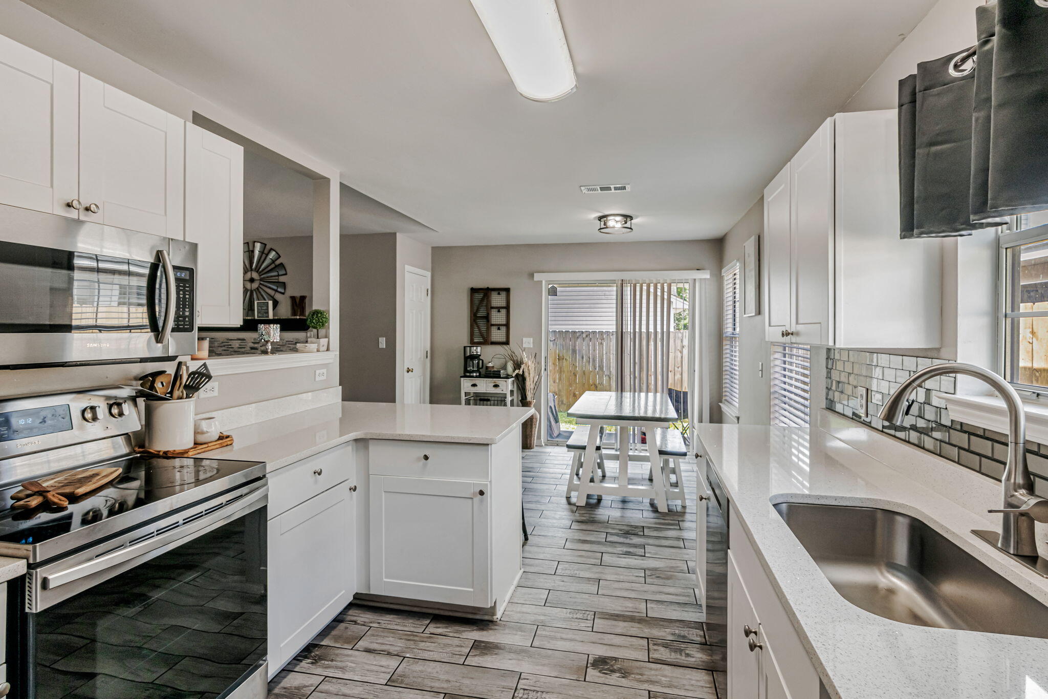 EMERALD ESTATES - Residential