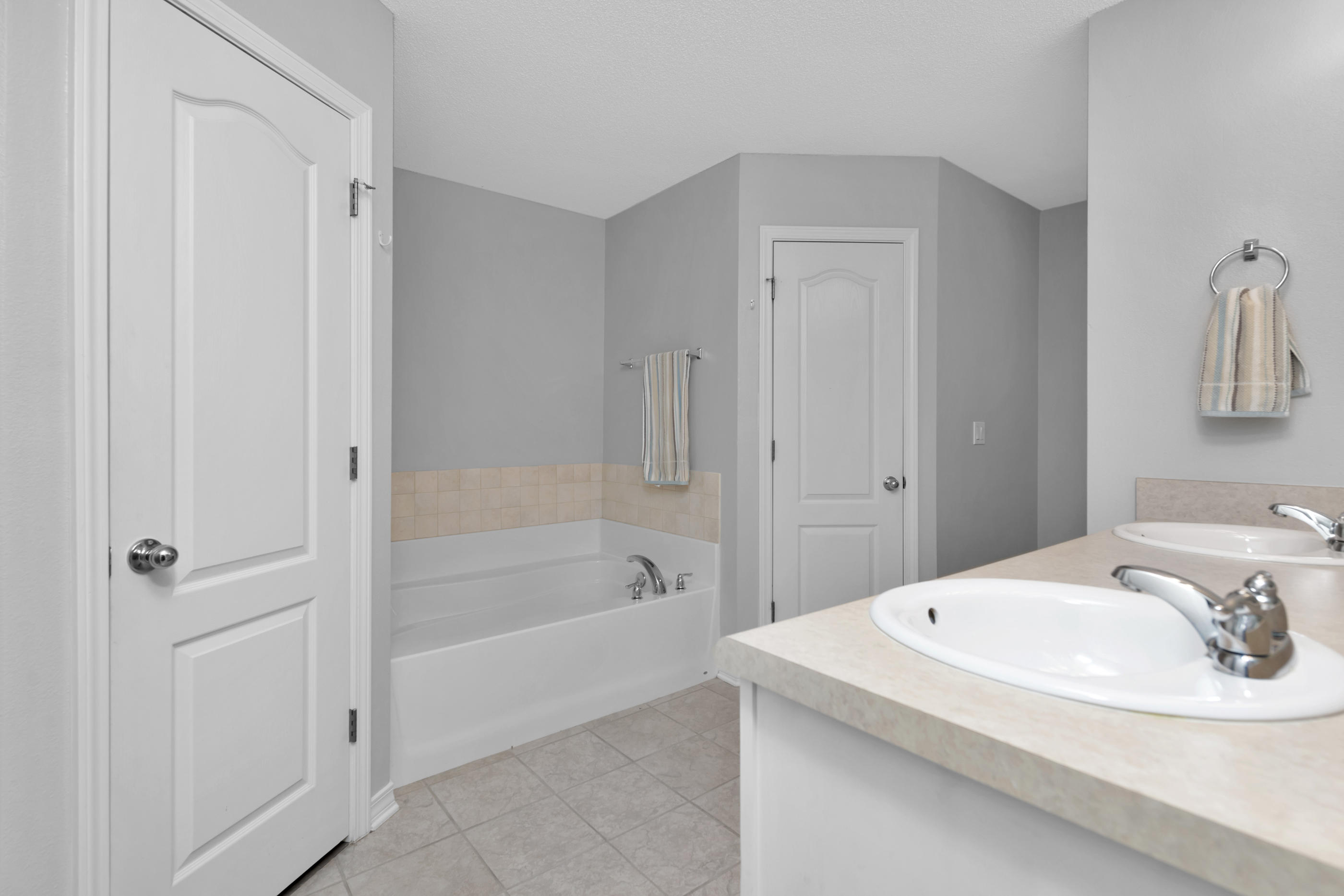 HOLLEY BY THE SEA - Residential