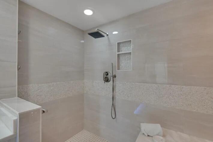 STERLING SANDS CONDO - Residential