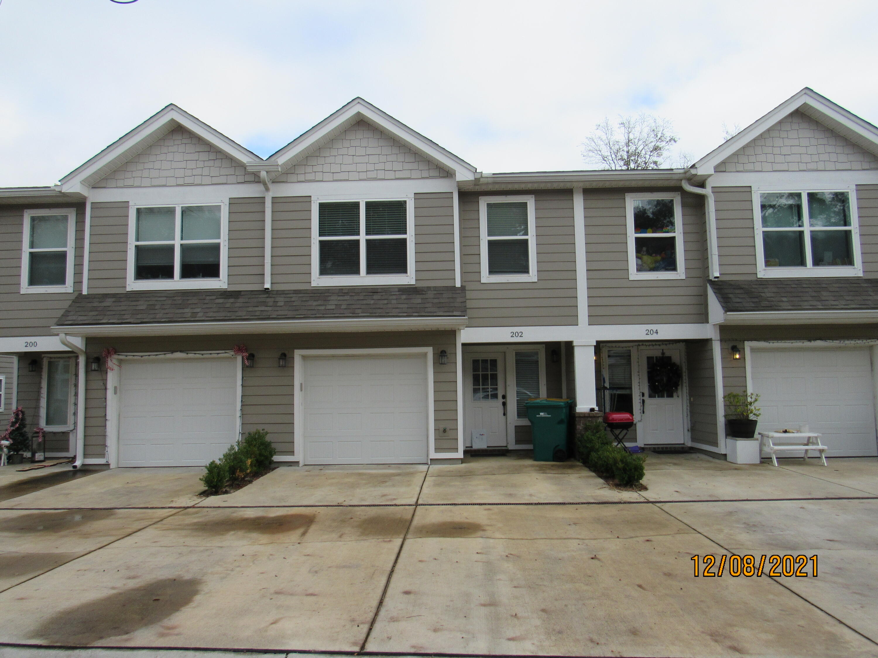 HELMS & ALLEN - Residential Lease