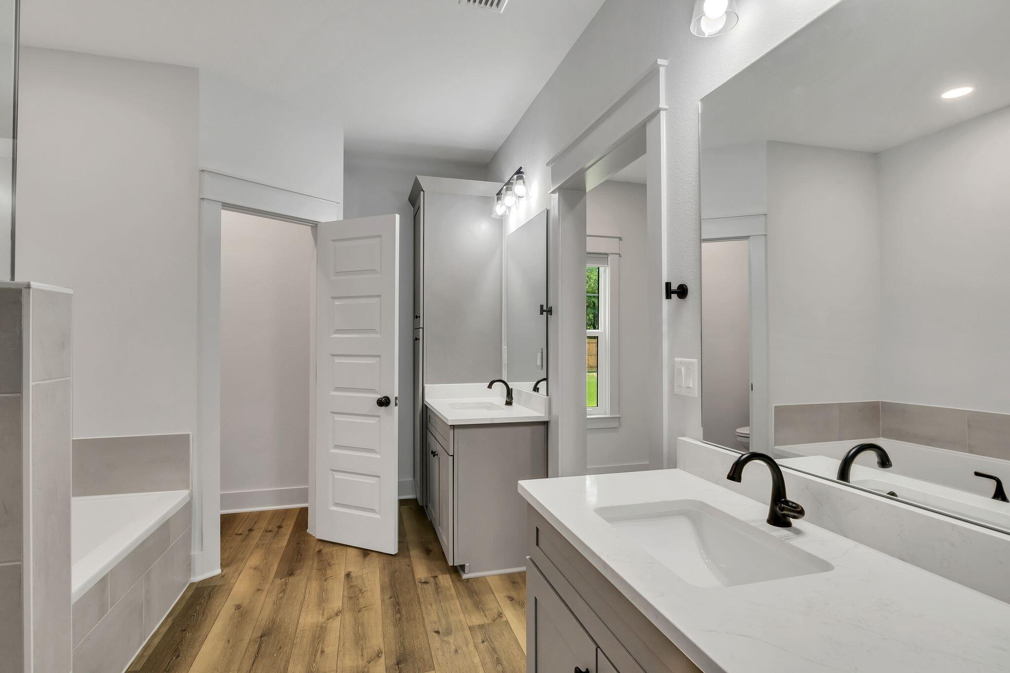 GARDEN CITY - Residential Lease