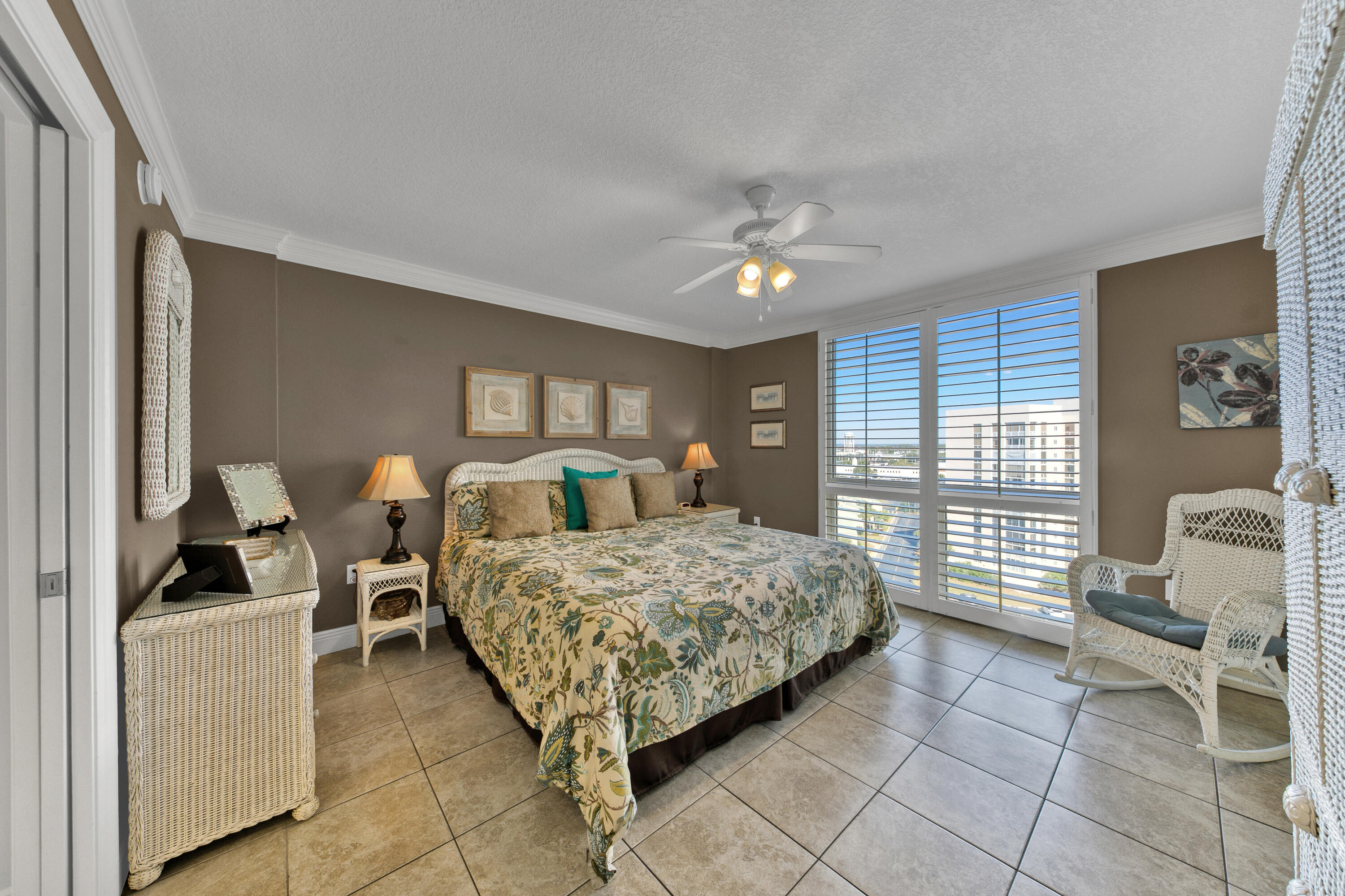 SHORELINE TOWERS 11 - Residential