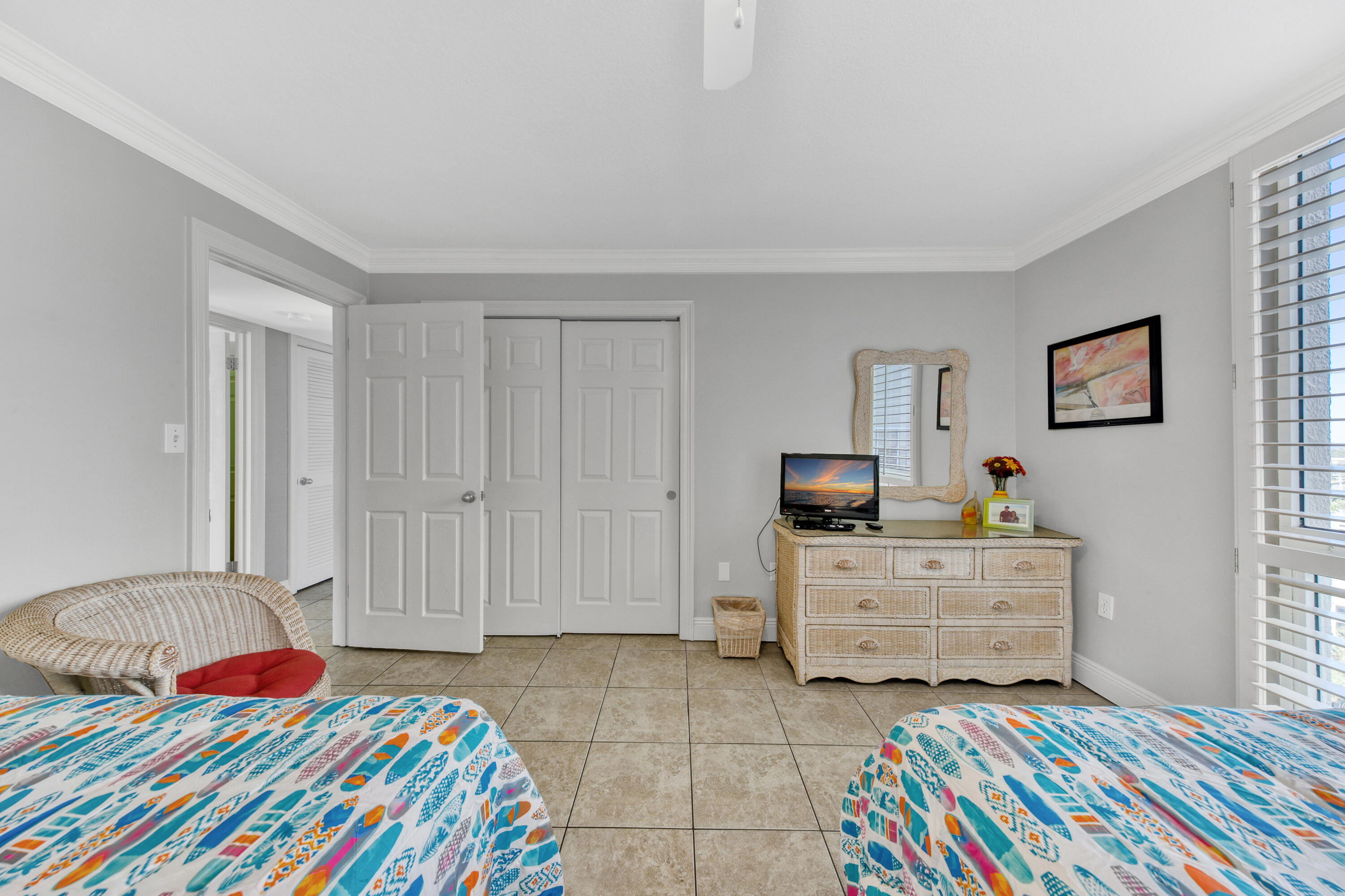 SHORELINE TOWERS 11 - Residential