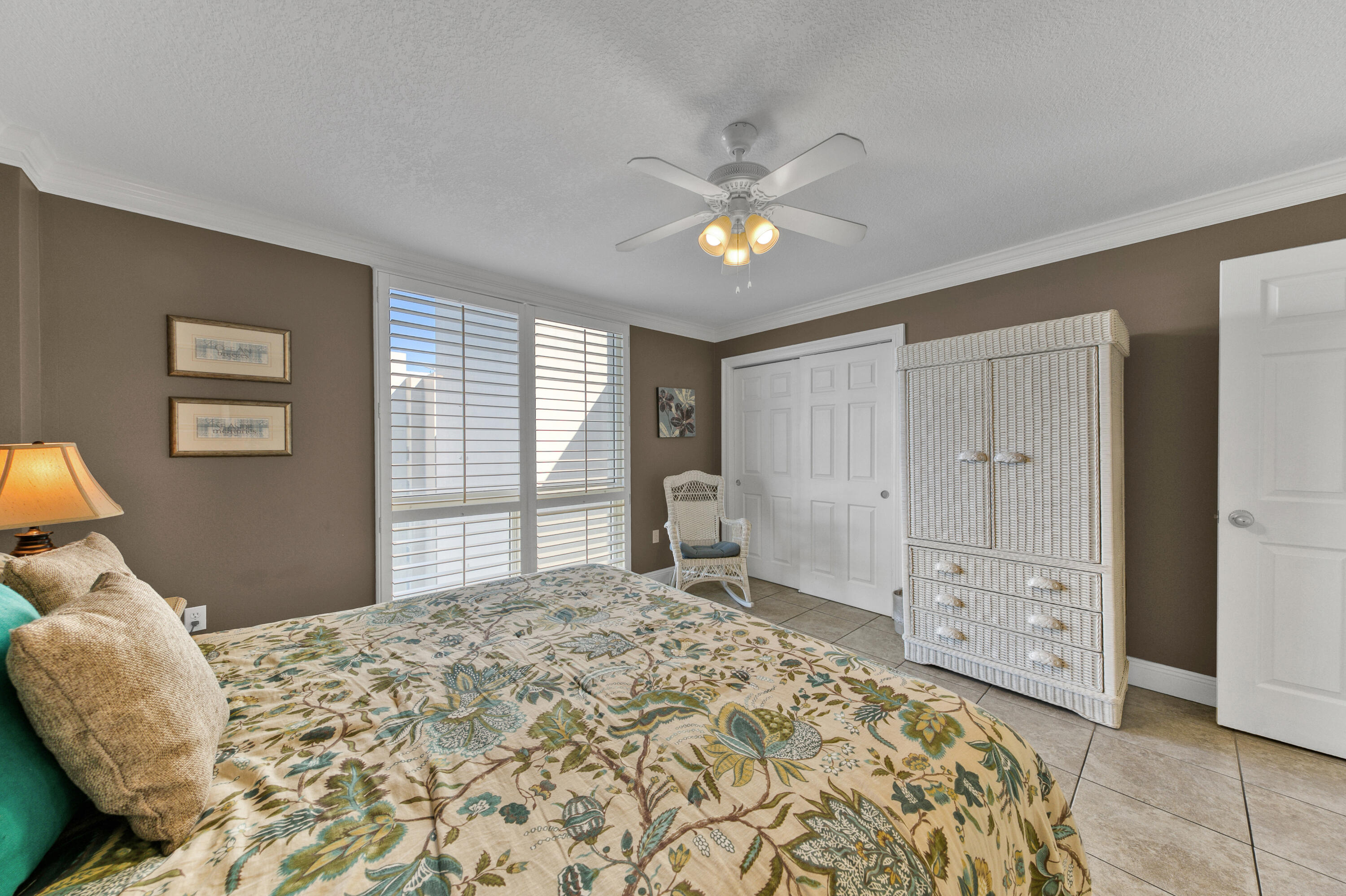 SHORELINE TOWERS 11 - Residential