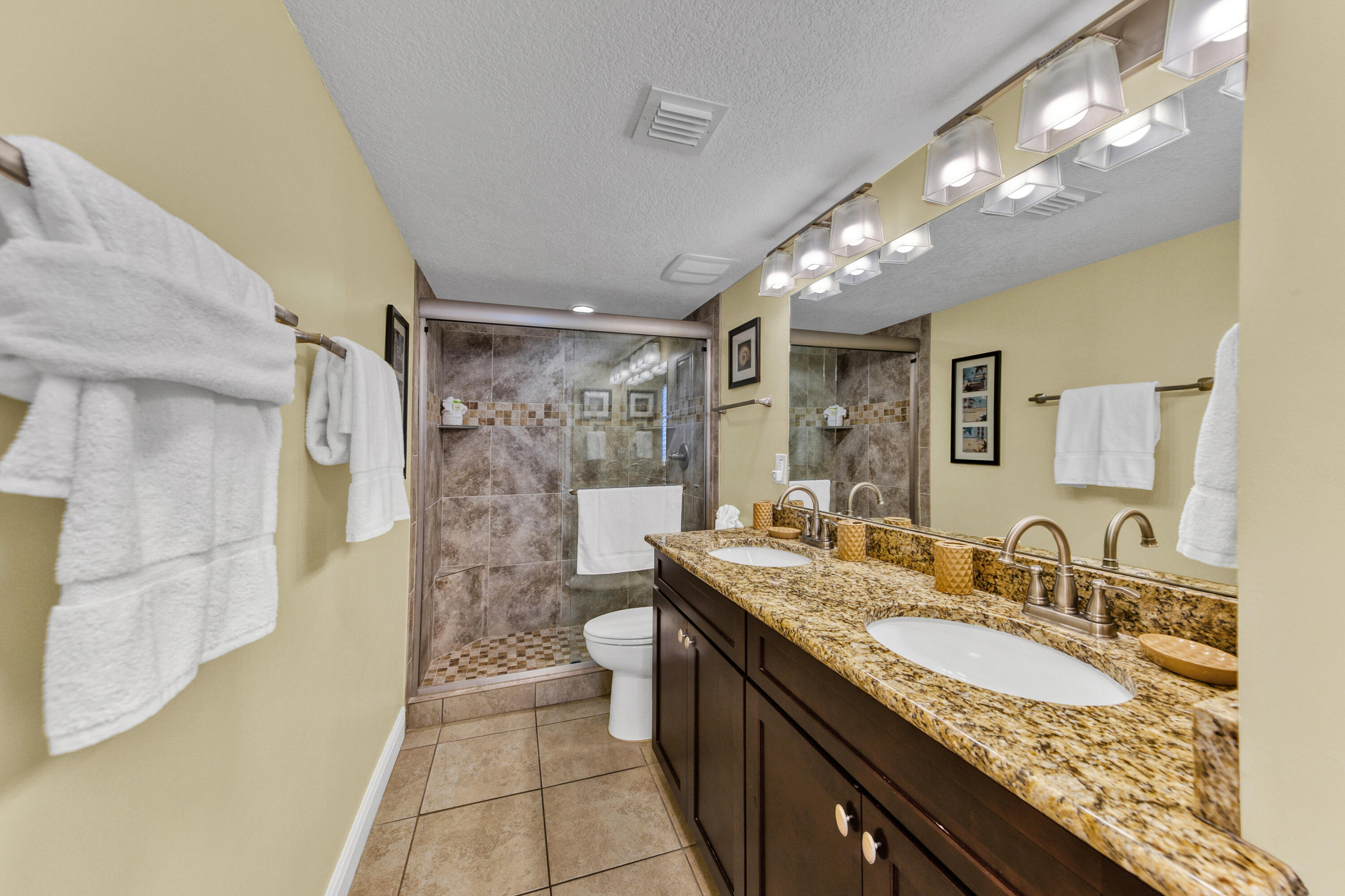 SHORELINE TOWERS 11 - Residential