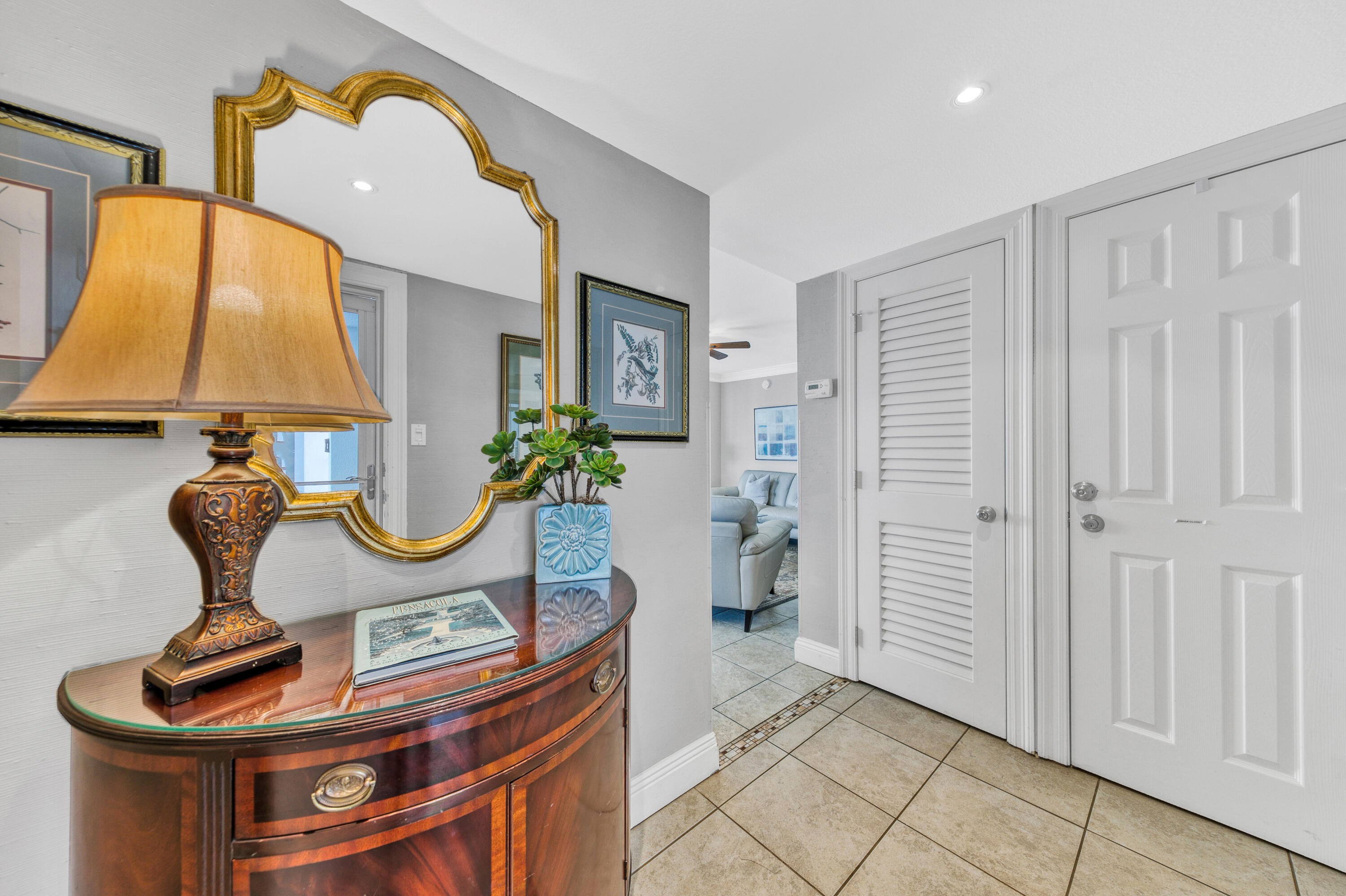 SHORELINE TOWERS 11 - Residential