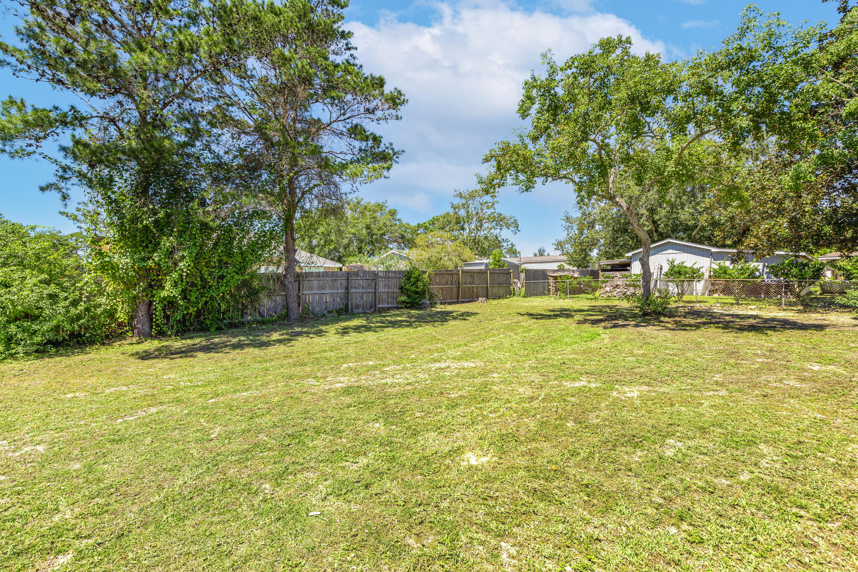 CRESCENT SHORES - Residential