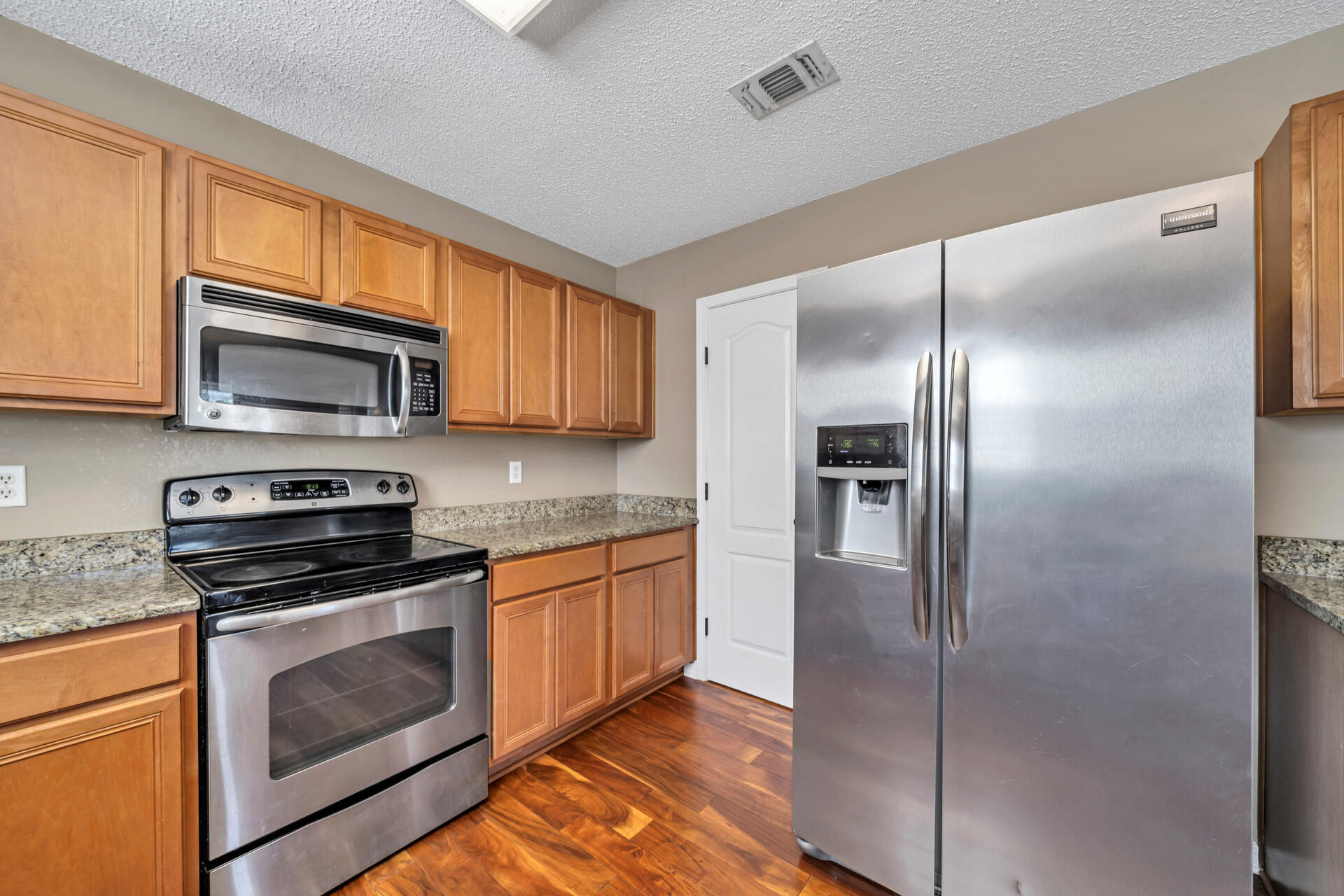 EMERALD LAKES PH 3 - Residential