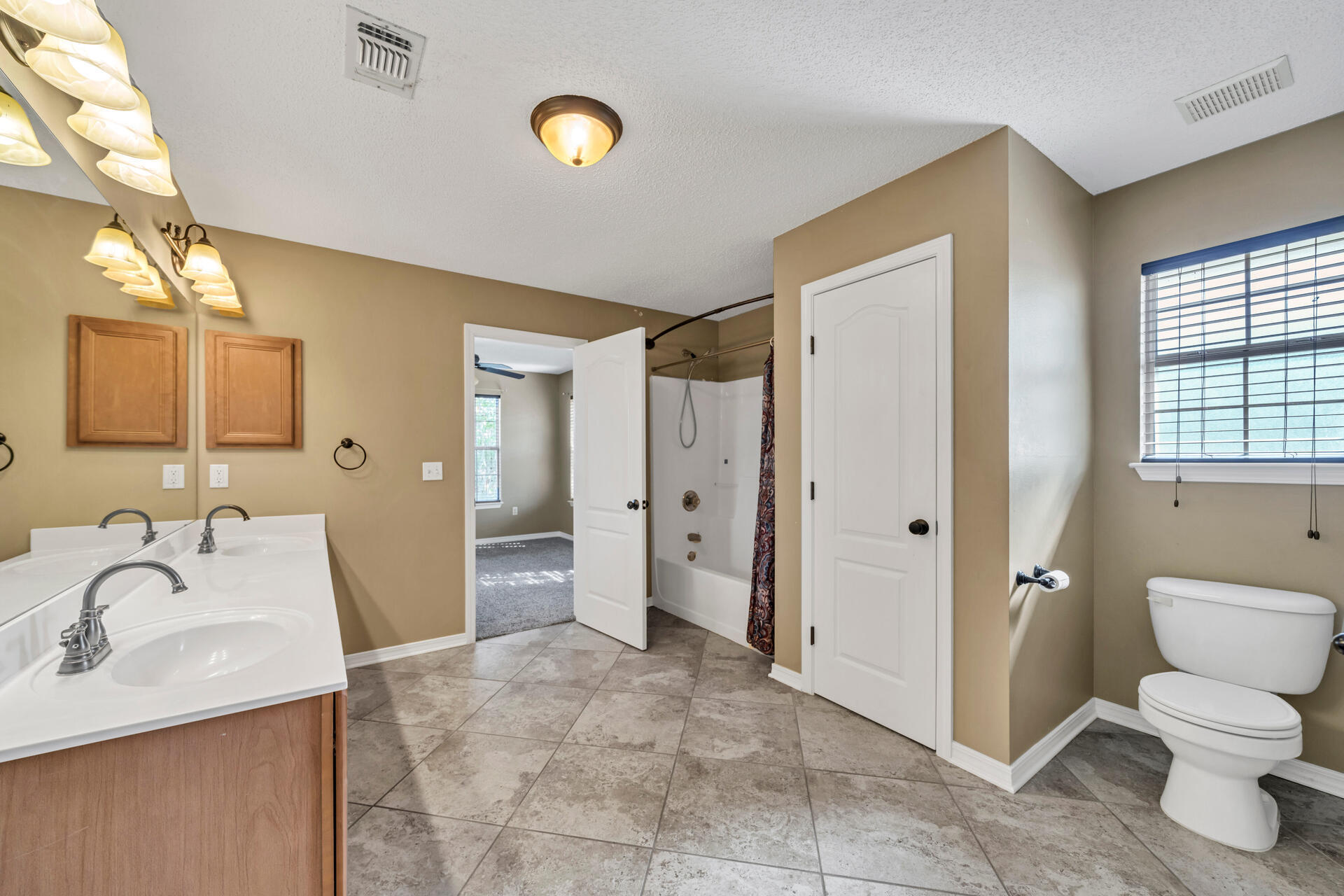 EMERALD LAKES PH 3 - Residential