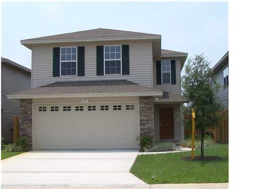 BEAUTIFUL ALMOST NEW HOME! TOTALLY ELECTRIC, STAINLESS STEEL APPLIANCES, LIKE NEW STAIN RESISTANT CARPETING...... LARGE DEN/STUDIO AT TOP OF STAIRS. CEILING FANS IN LIVING ROOM AND ALL BEDROOMS. LIVING ROOM DINING ROOM COMBINATION WITH SMALL BREAKFAST BAR. WASHER DRYER CONNECTION. PRIVACY FENCED YARD. MASTER BATH HAS GARDEN TUB AND SHOWER. 2 CAR GARAGE. SORRY NO PETS AND NO SMOKING.